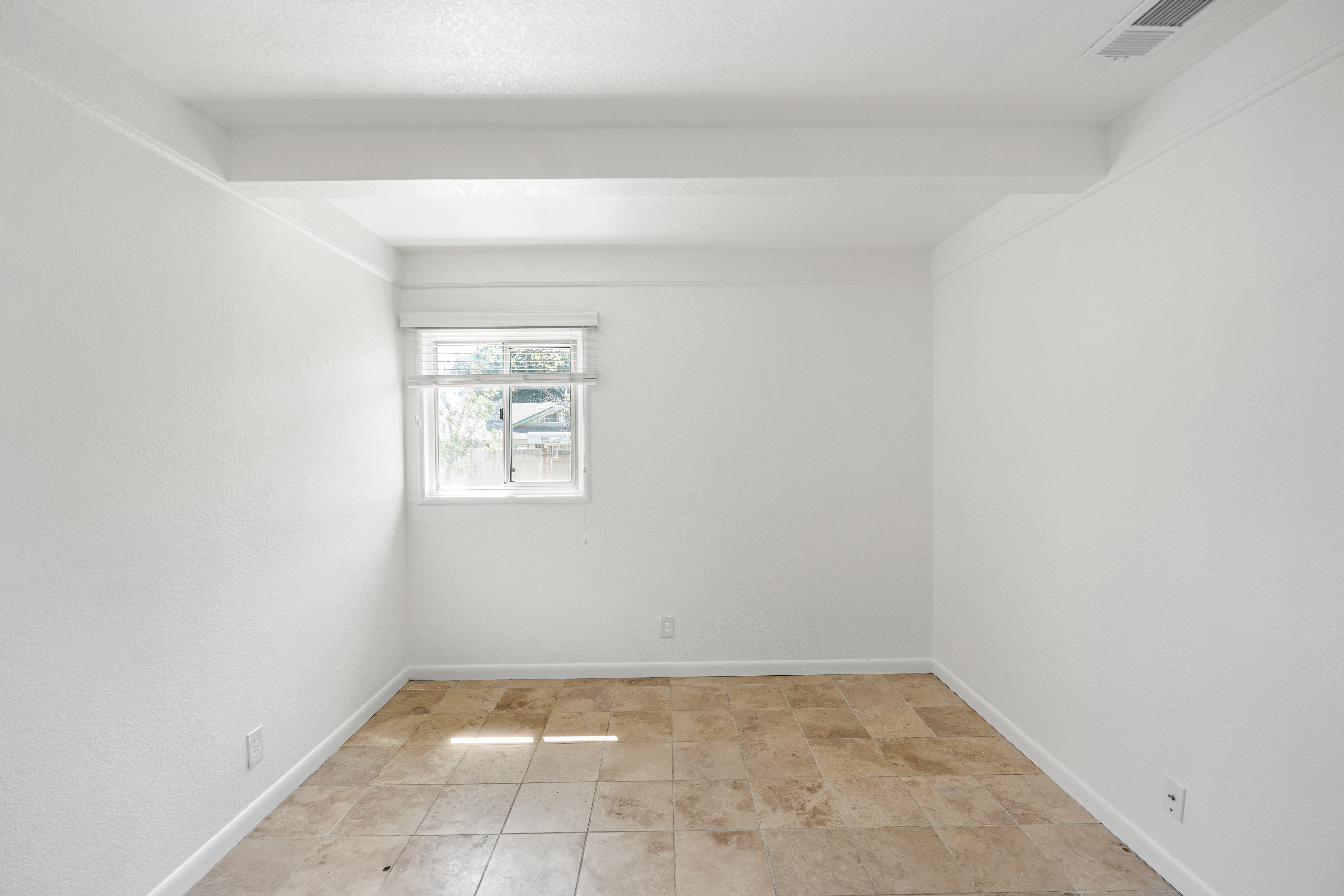  5625 Layton Drive, North Highlands, CA 95660 - 物件實景