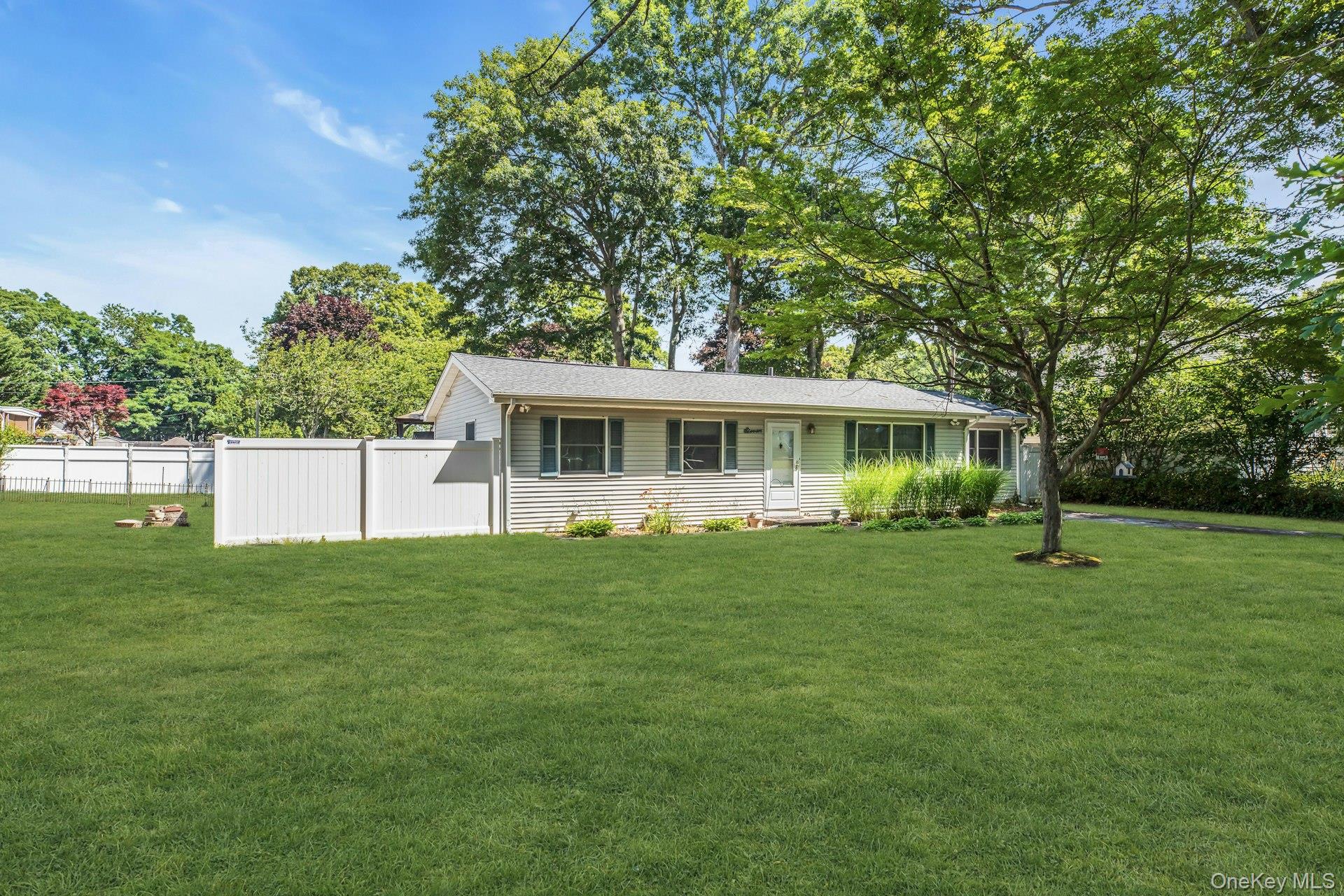  11 Wood Avenue, Shirley, NY, 11967 - 物件實景