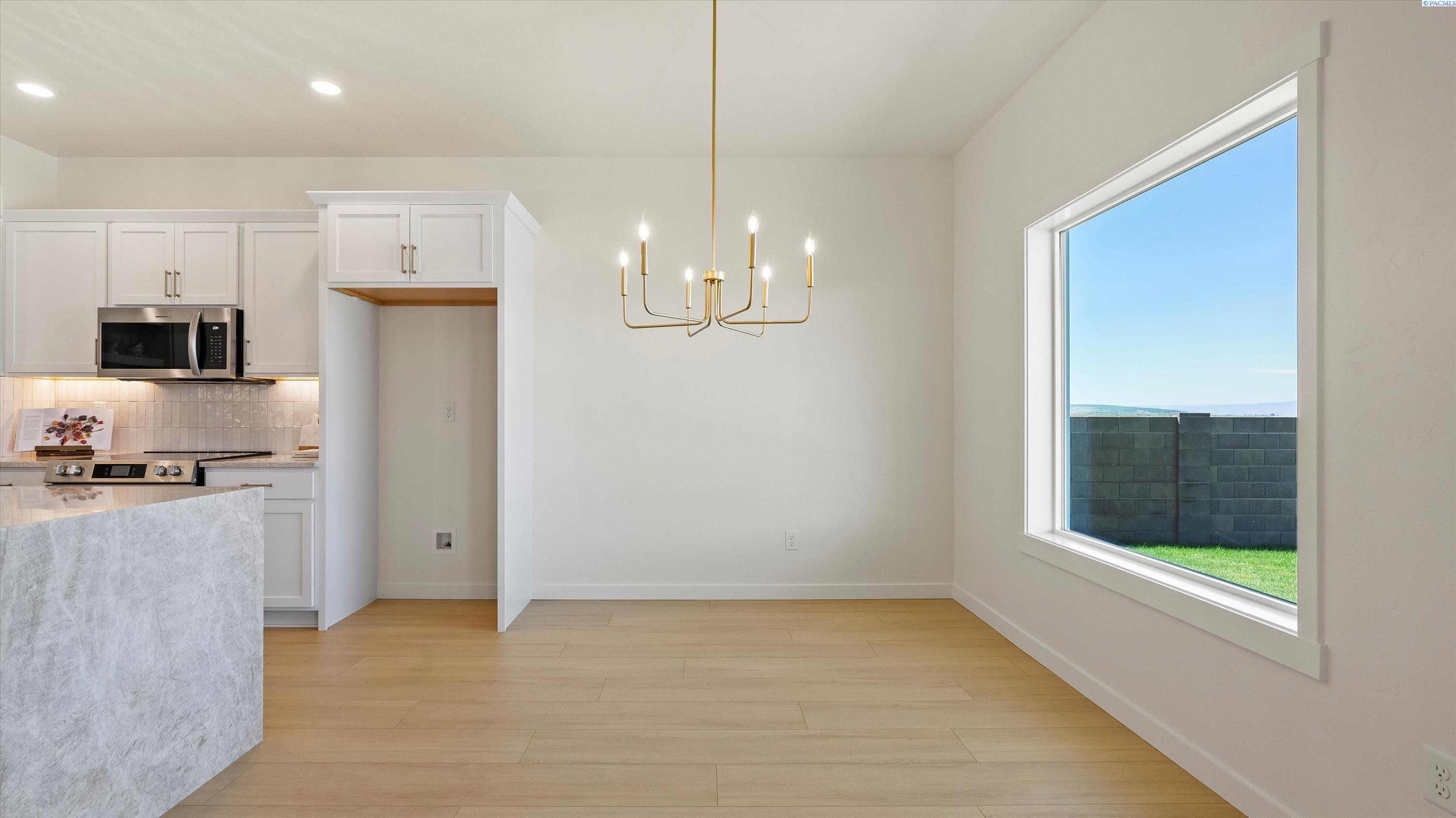 Richland, Washington, 99352, United States, 3 Bedrooms Bedrooms, ,2 BathroomsBathrooms,Residential,For Sale,1883404