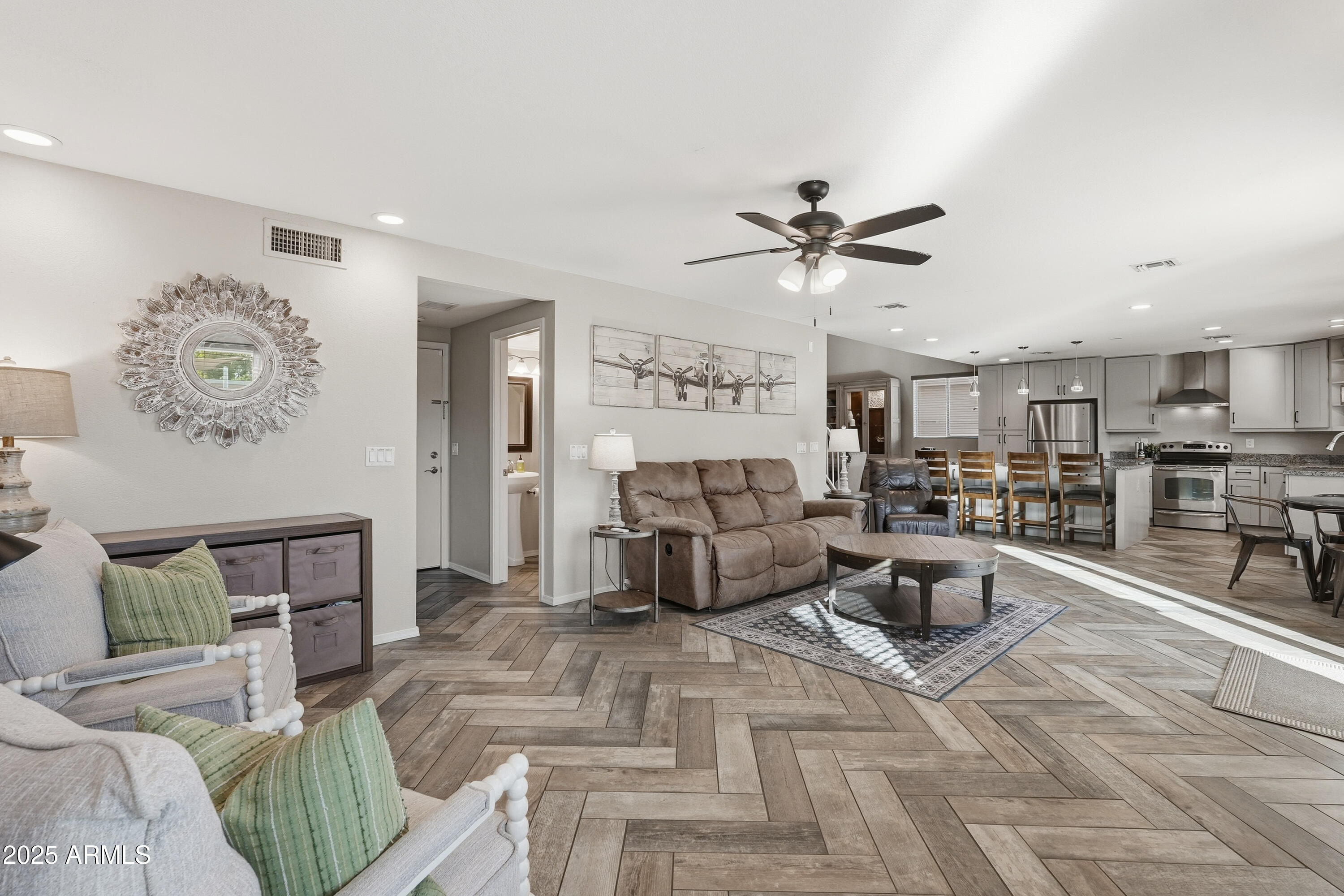 Gilbert, Arizona, 85234, United States, 4 Bedrooms Bedrooms, ,3 BathroomsBathrooms,Residential,For Sale,1997070