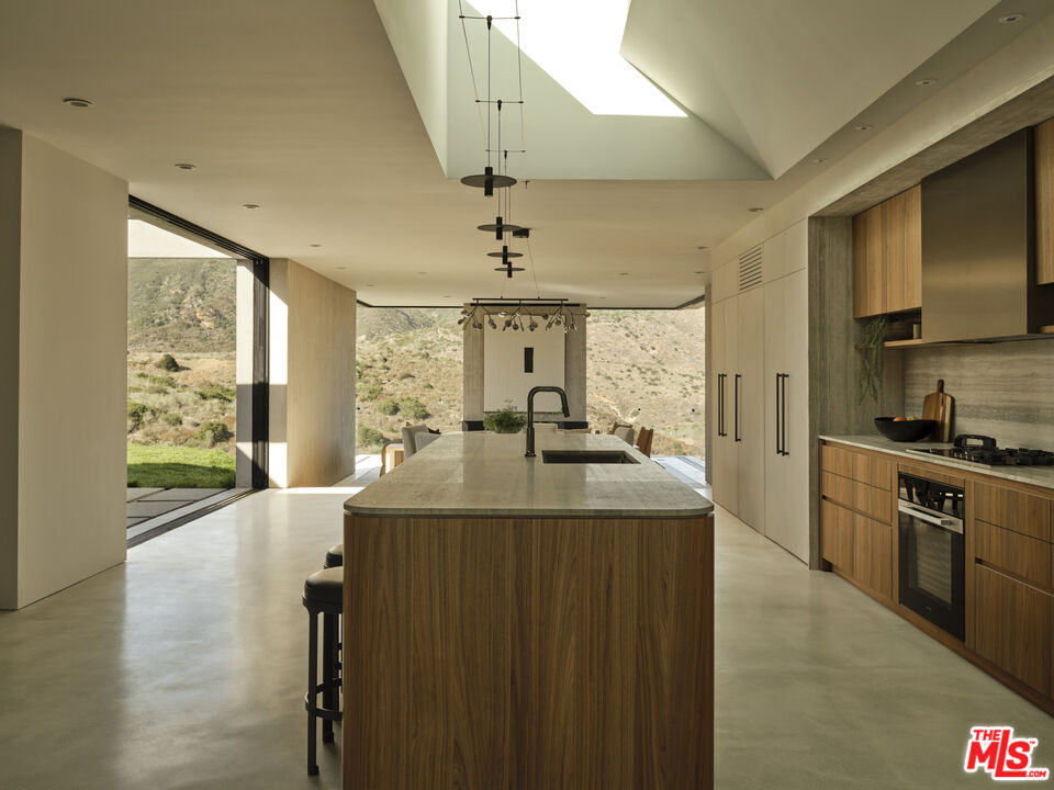 Malibu, California, 90265, United States, 4 Bedrooms Bedrooms, ,4 BathroomsBathrooms,Residential,For Sale,1918015