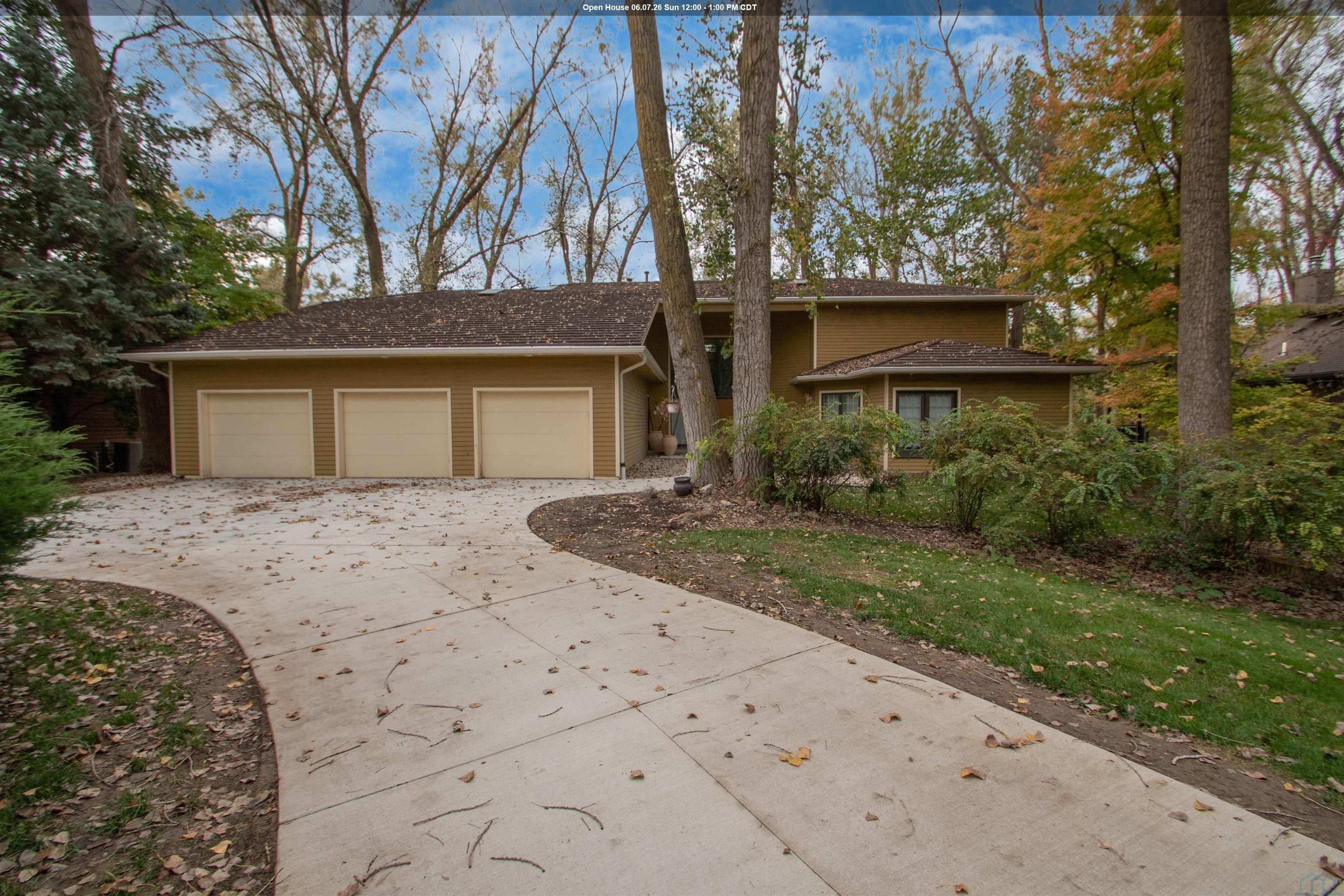Dakota Dunes, South Dakota, 57049, United States, 4 Bedrooms Bedrooms, ,4 BathroomsBathrooms,Residential,For Sale,2026985