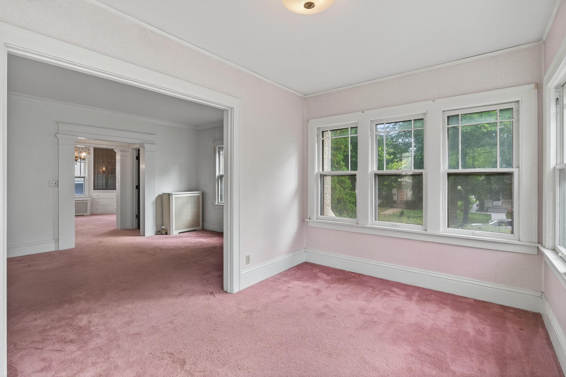 Minneapolis, Minnesota, 55409, United States, 4 Bedrooms Bedrooms, ,2 BathroomsBathrooms,Residential,For Sale,1959078