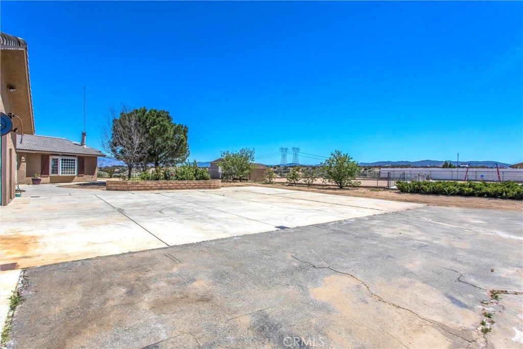 Oak Hills, California, 92344, United States, 3 Bedrooms Bedrooms, ,4 BathroomsBathrooms,Residential,For Sale,1977382