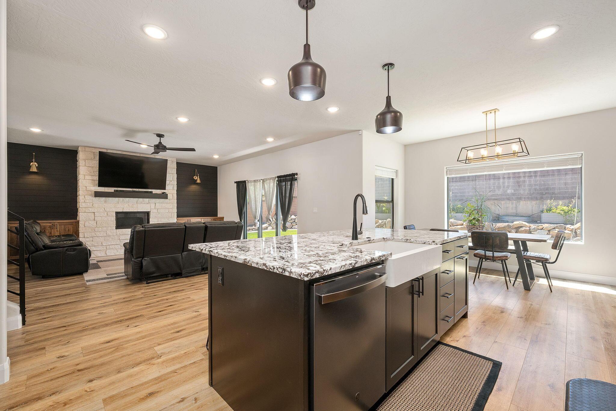 Cedar City, Utah, 84720, United States, 5 Bedrooms Bedrooms, ,4 BathroomsBathrooms,Residential,For Sale,1976034