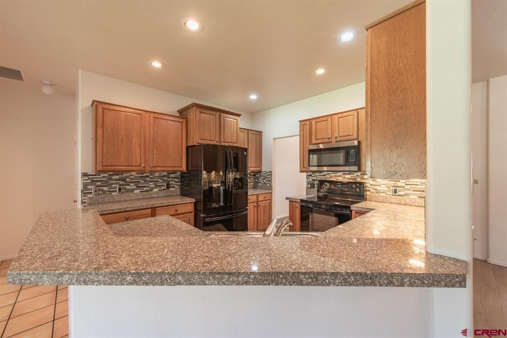 Montrose, Colorado, 81403, United States, 3 Bedrooms Bedrooms, ,2 BathroomsBathrooms,Residential,For Sale,1977225