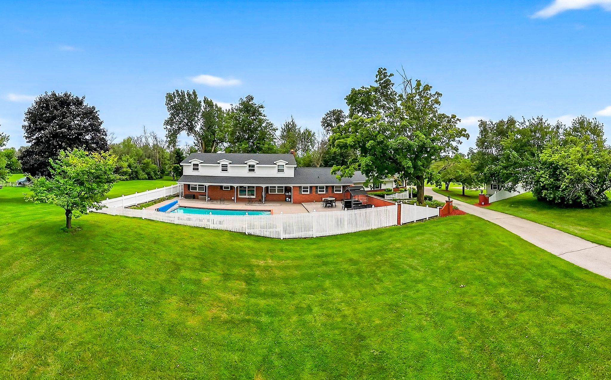 Hortonville, Wisconsin, 54944-9435, United States, 5 Bedrooms Bedrooms, ,4 BathroomsBathrooms,Residential,For Sale,1977478