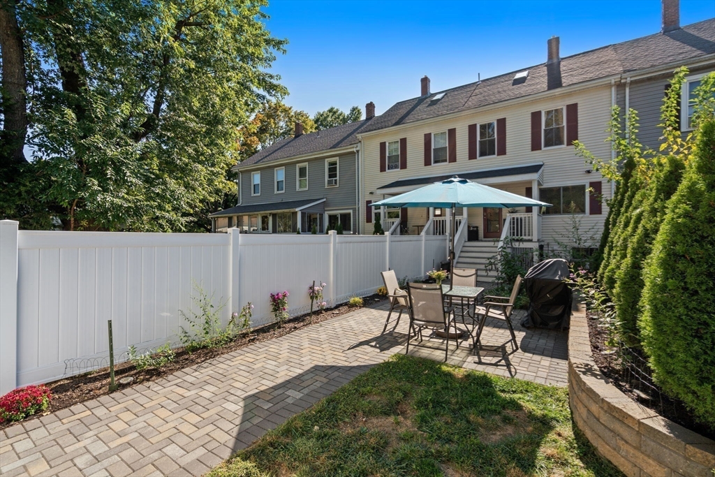 Watertown, Massachusetts, 02472, United States, 2 Bedrooms Bedrooms, ,1 BathroomBathrooms,Residential,For Sale,1950819