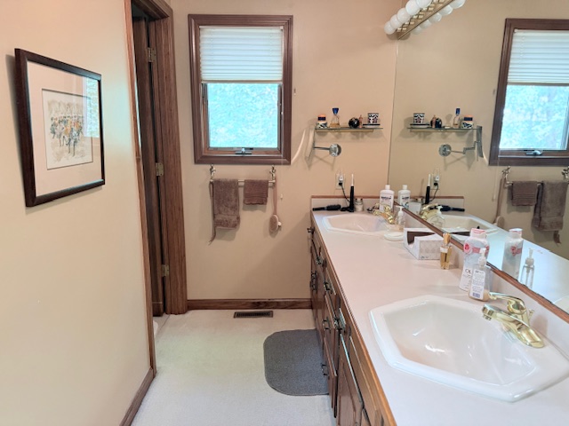 Crossville, Tennessee, 38558, United States, 3 Bedrooms Bedrooms, ,4 BathroomsBathrooms,Residential,For Sale,1980171