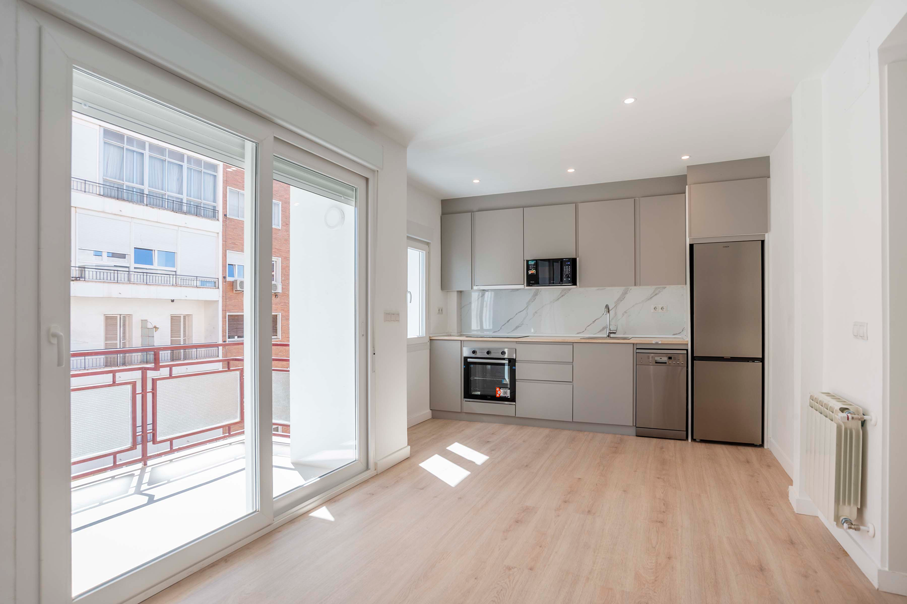  2-bedroom flat with small terrace, renovated and ready to move in - 物件實景