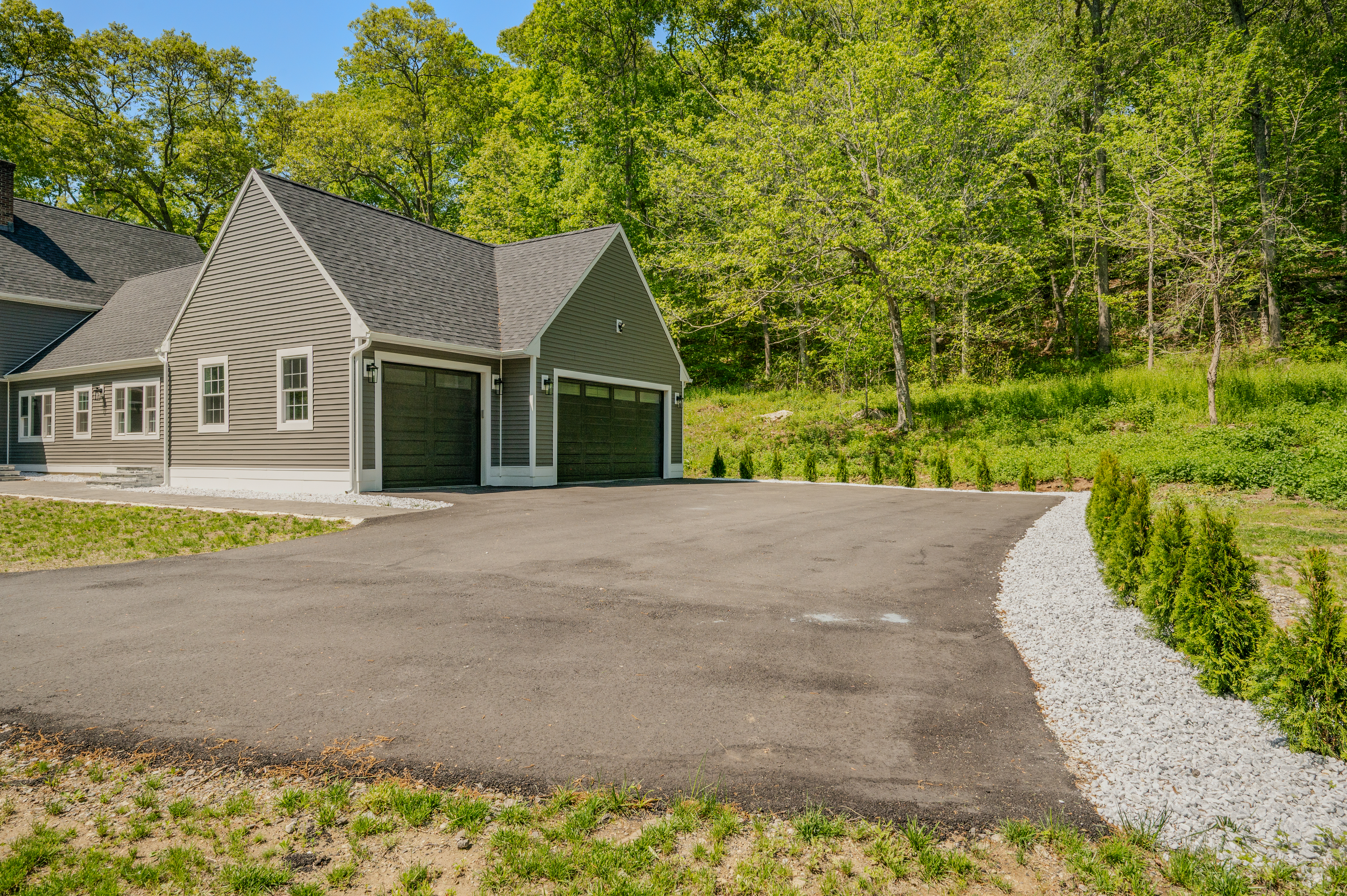  Beautiful and Spacious Colonial Home on 2.55 Acres - 物件實景