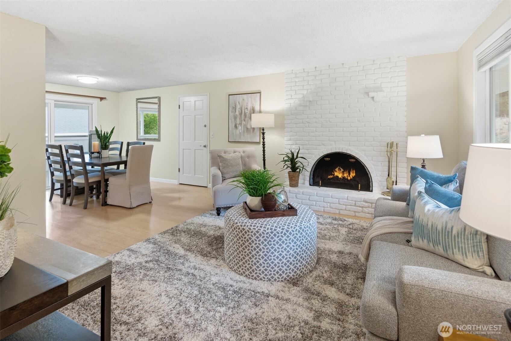 Kirkland, Washington, 98033, United States, 4 Bedrooms Bedrooms, ,3 BathroomsBathrooms,Residential,For Sale,1995670