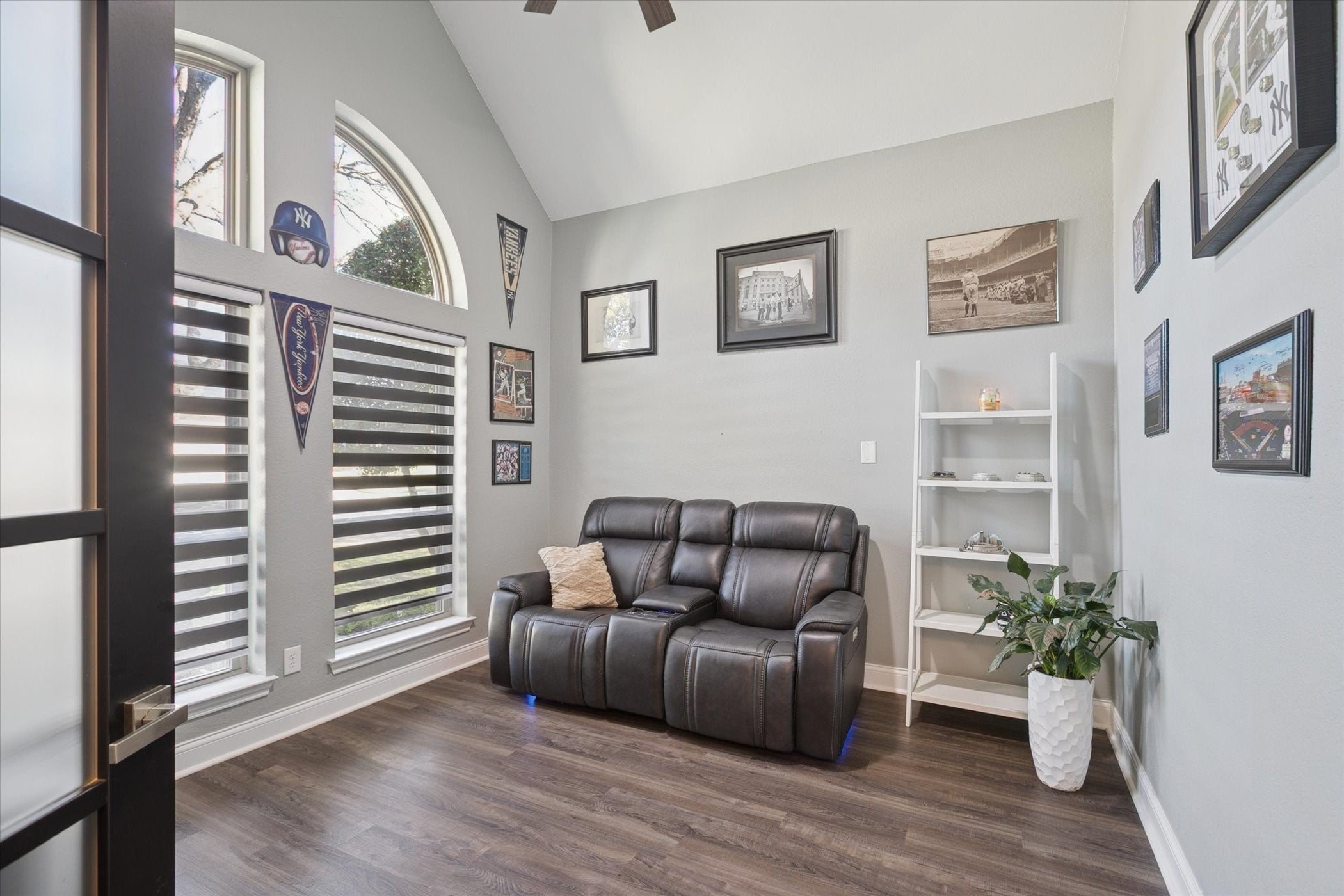 Hurst, Texas, 76054, United States, 3 Bedrooms Bedrooms, ,2 BathroomsBathrooms,Residential,For Sale,2005919