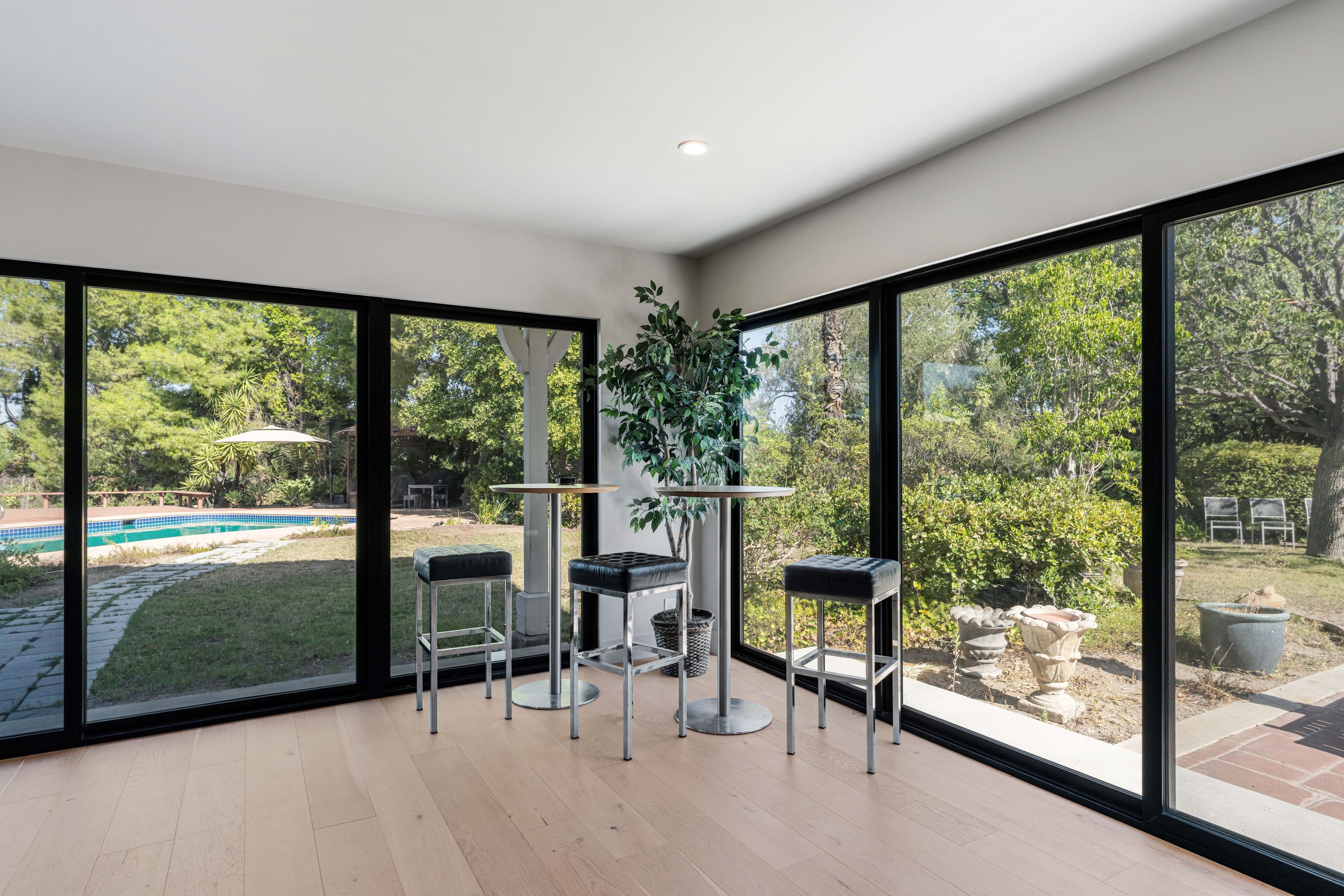  5950 Winnetka Avenue - 物件實景