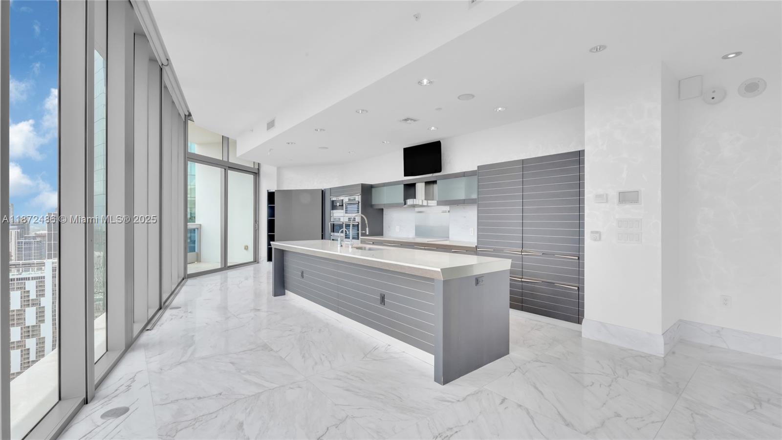Miami, Florida, 33131, United States, 3 Bedrooms Bedrooms, ,6 BathroomsBathrooms,Residential,For Sale,1938833