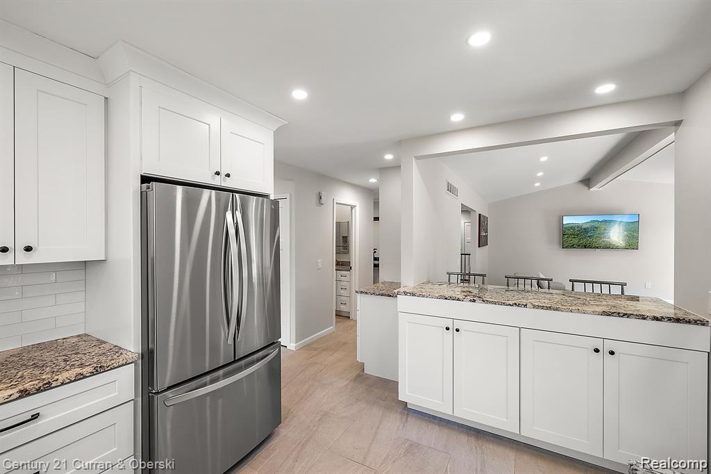 Livonia, Michigan, 48152, United States, 3 Bedrooms Bedrooms, ,3 BathroomsBathrooms,Residential,For Sale,1980110