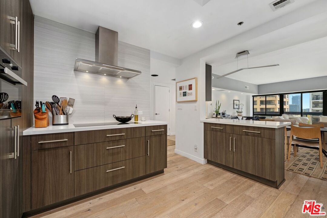 Los Angeles, California, 90024, United States, 2 Bedrooms Bedrooms, ,2 BathroomsBathrooms,Residential,For Sale,1901697