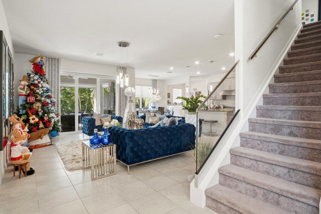 Hollywood, Florida, 33021, United States, 5 Bedrooms Bedrooms, ,3 BathroomsBathrooms,Residential,For Sale,1990187