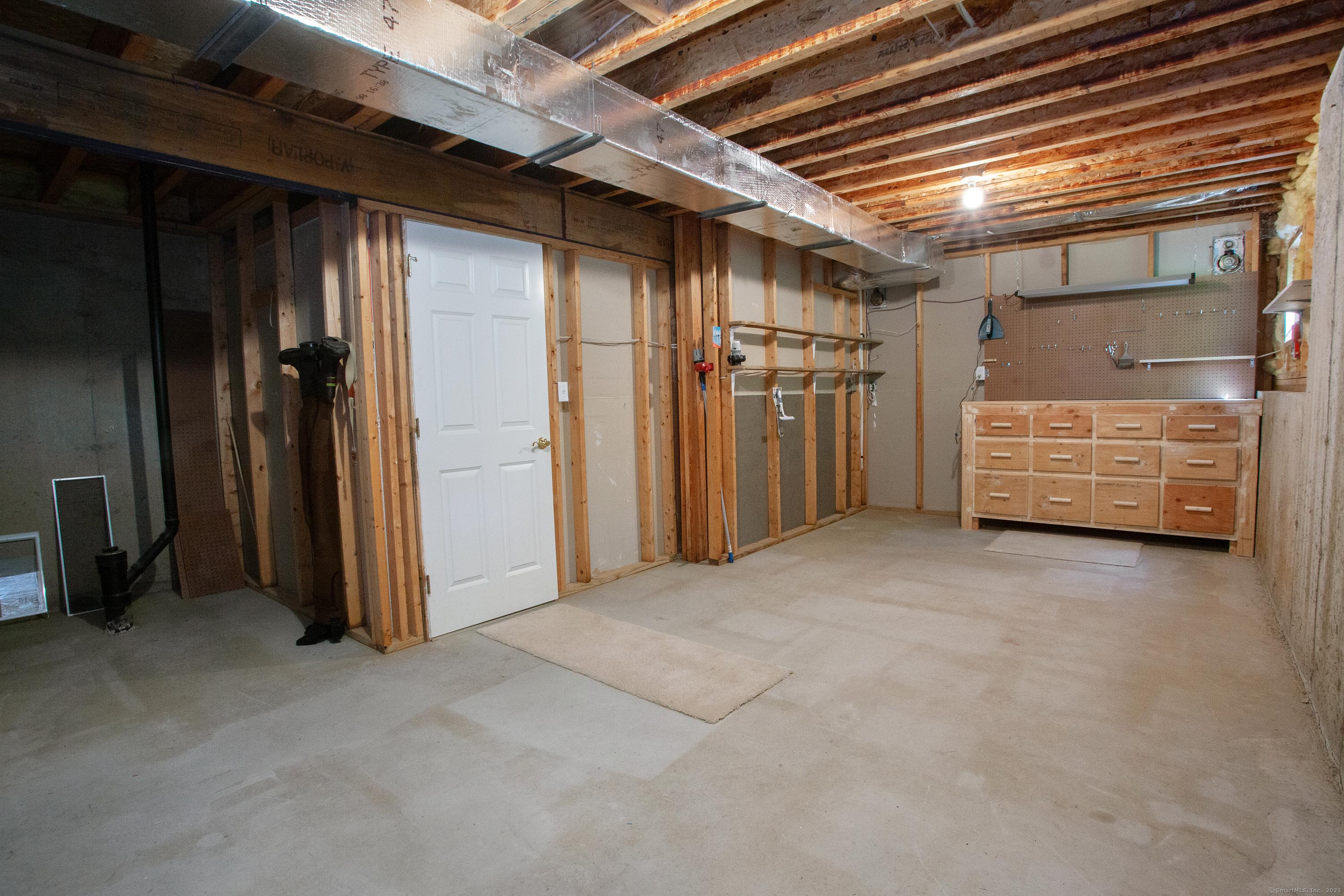 Simsbury, Connecticut, 06070, United States, 2 Bedrooms Bedrooms, ,4 BathroomsBathrooms,Residential,For Sale,1973720