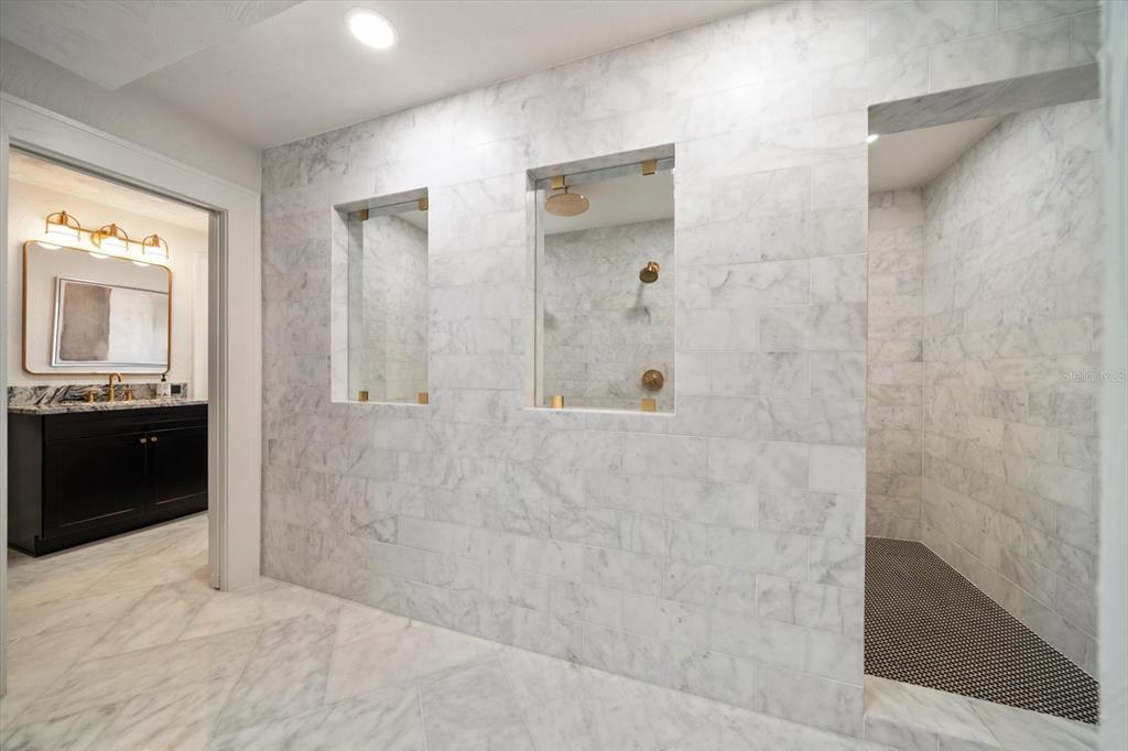 St Petersburg, Florida, 33707, United States, 5 Bedrooms Bedrooms, ,9 BathroomsBathrooms,Residential,For Sale,2000985