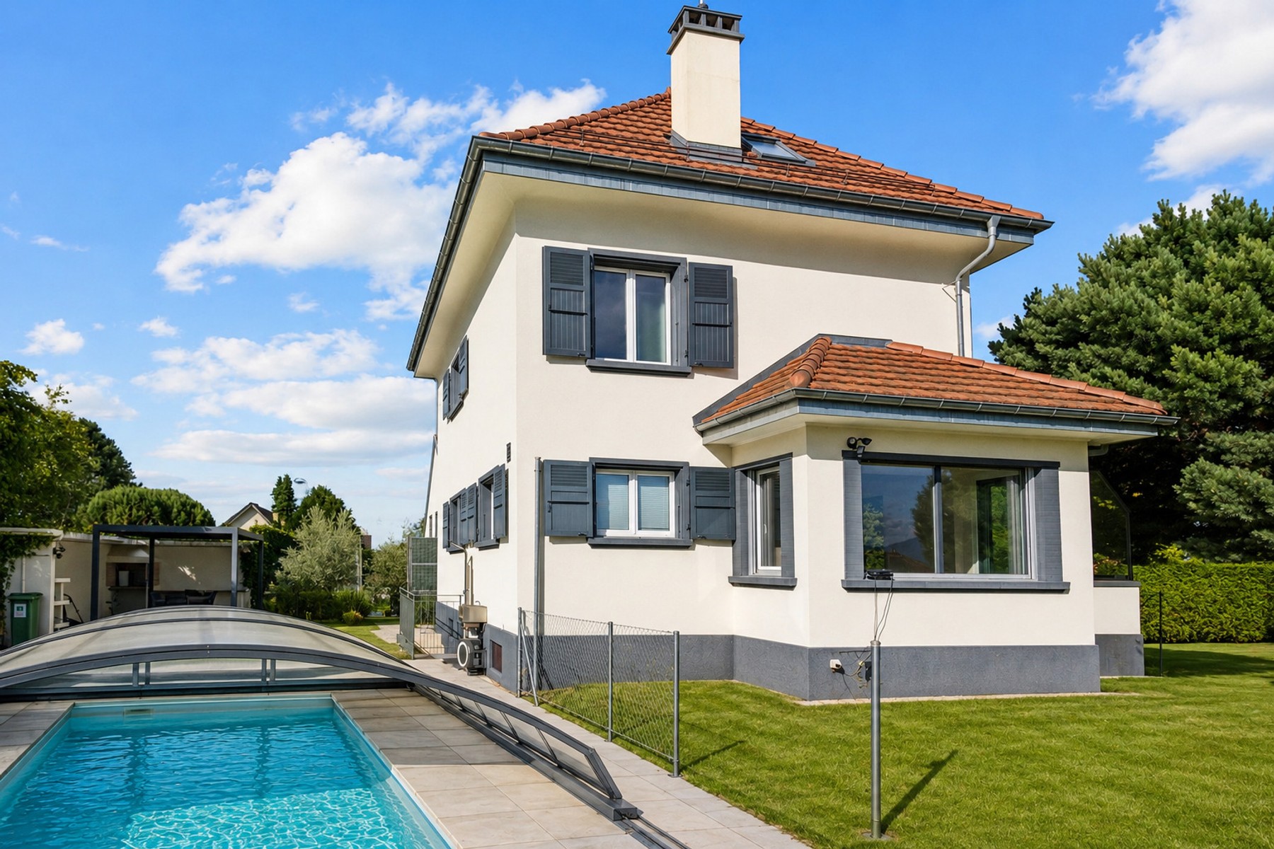  9-bedroom family home with a garden and lake views - 物件實景