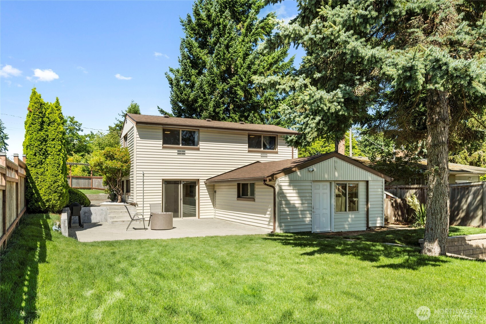 Burien, Washington, 98166, United States, 3 Bedrooms Bedrooms, ,2 BathroomsBathrooms,Residential,For Sale,1895408