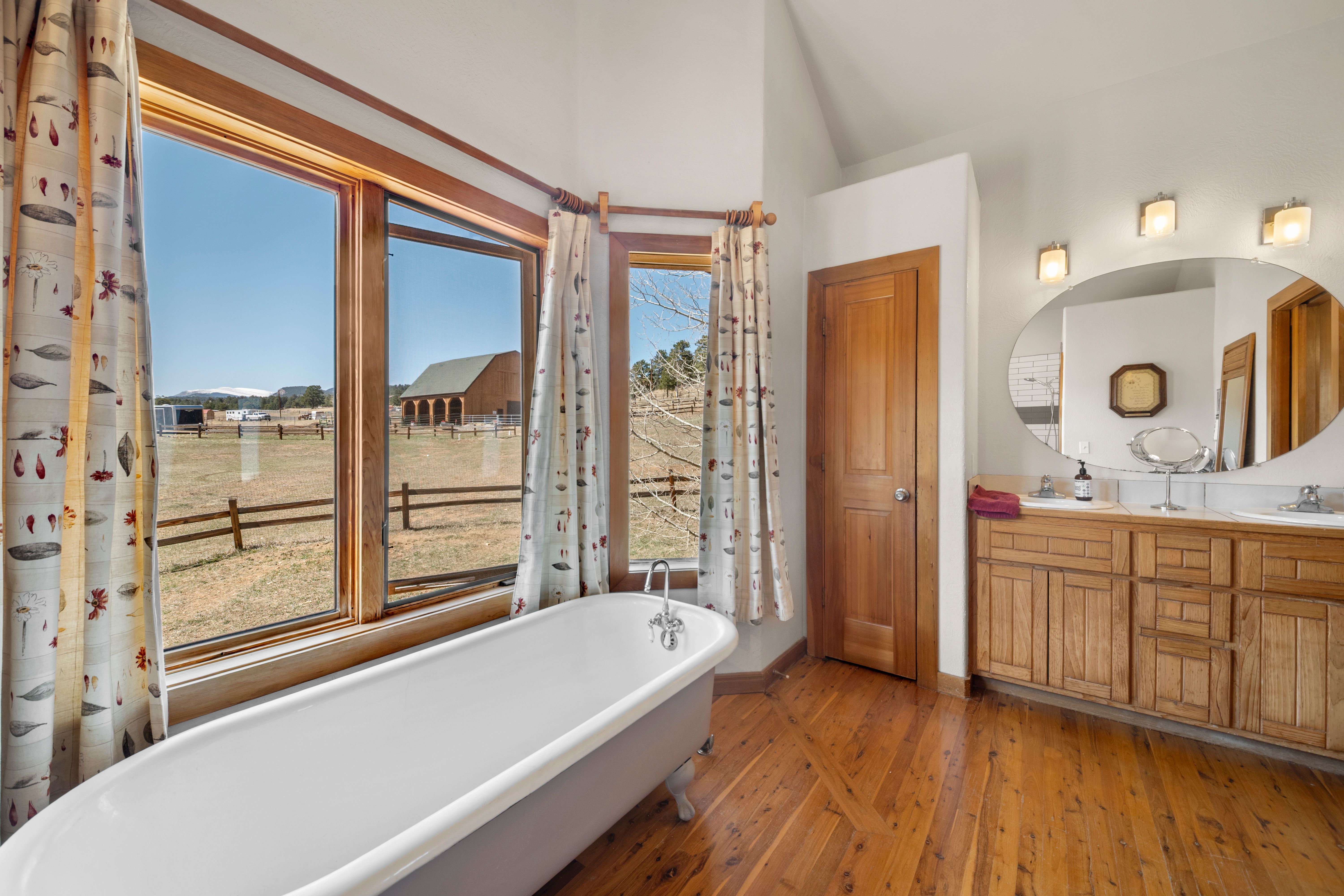  Pasture Perfect: A Home for You & Your Horses - 物件實景
