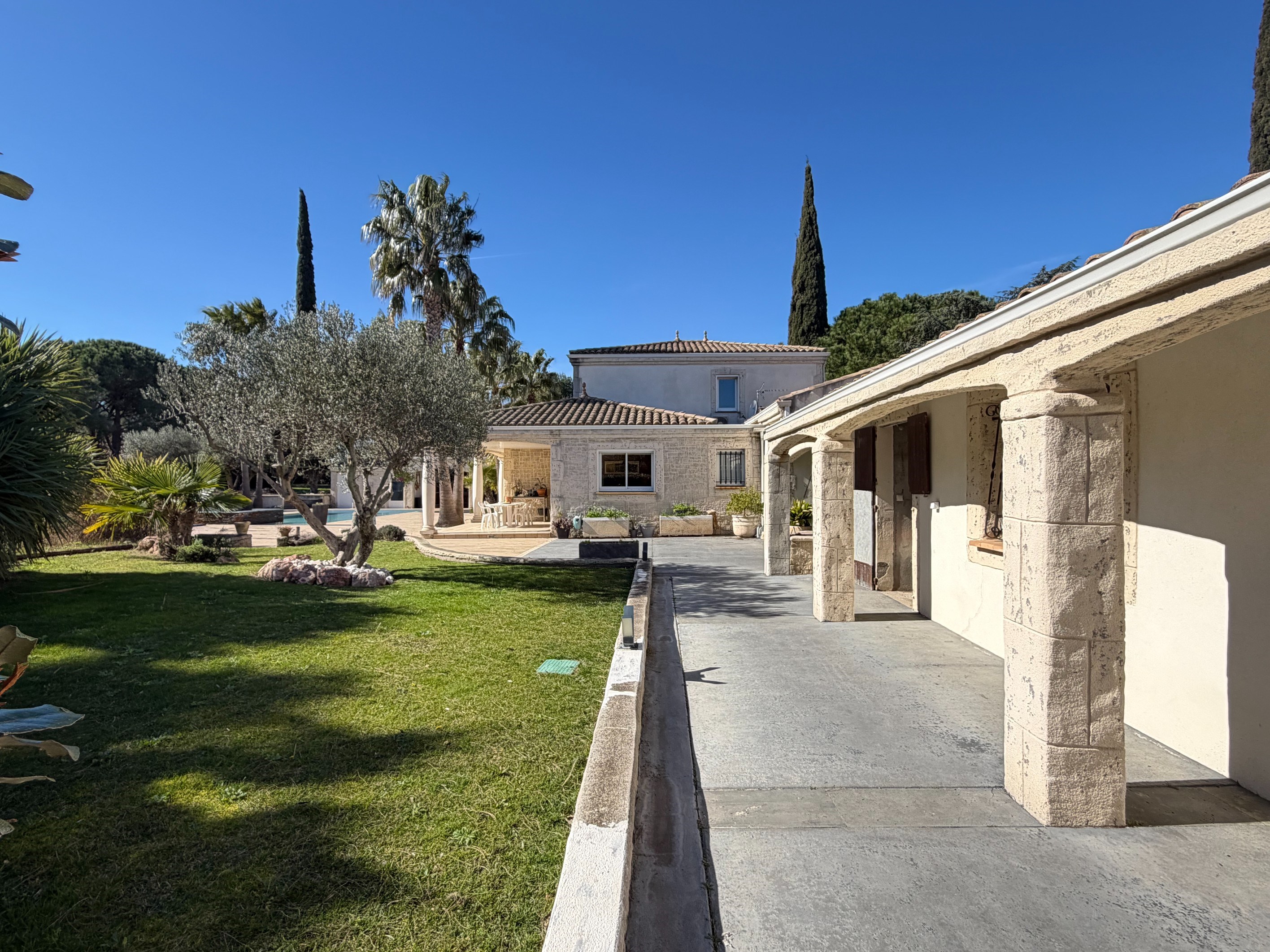  Just 10 minutes from the beaches, a spacious family villa in a lush park... - 物件實景