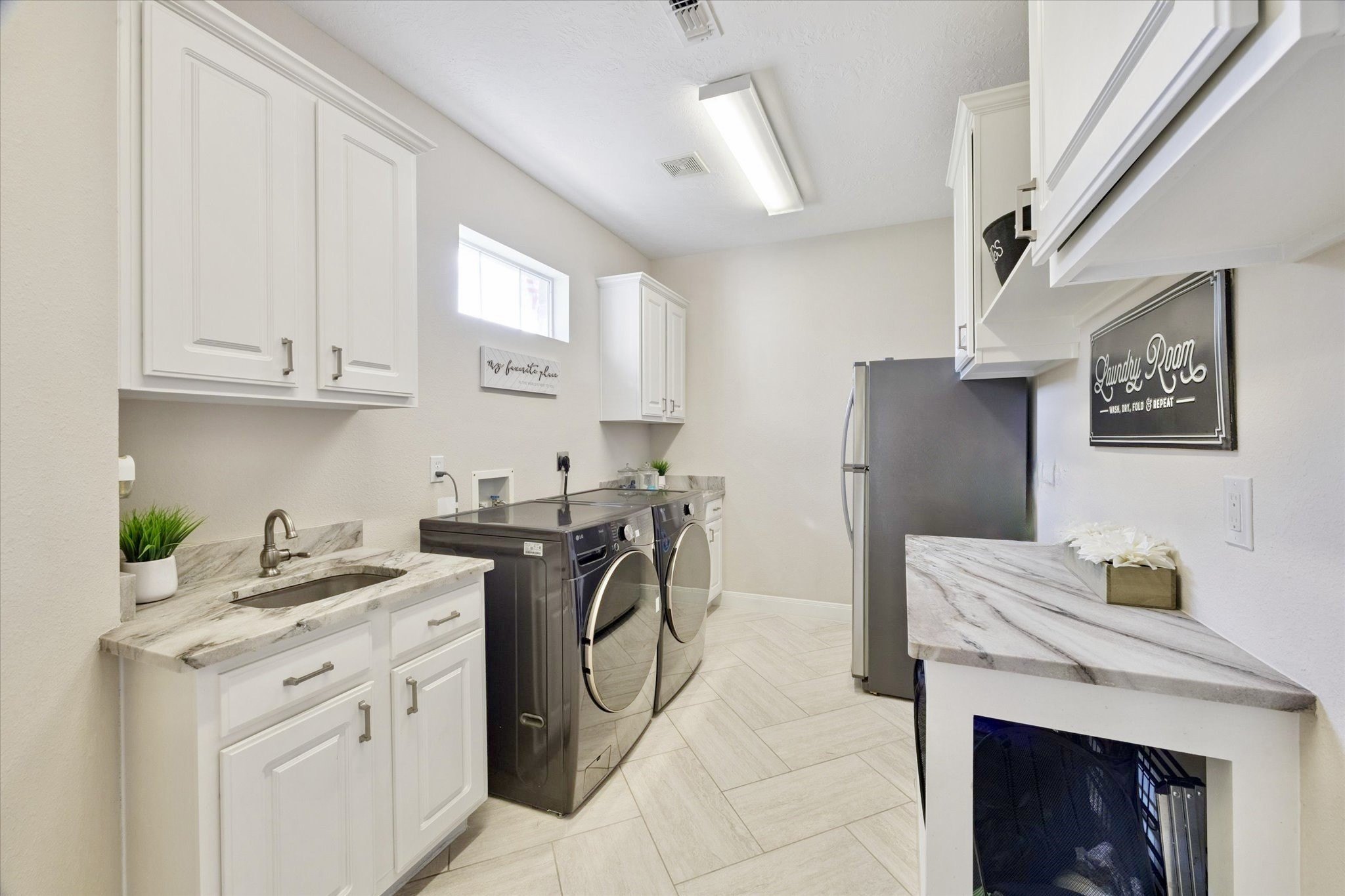 Friendswood, Texas, 77546, United States, 3 Bedrooms Bedrooms, ,5 BathroomsBathrooms,Residential,For Sale,1908024