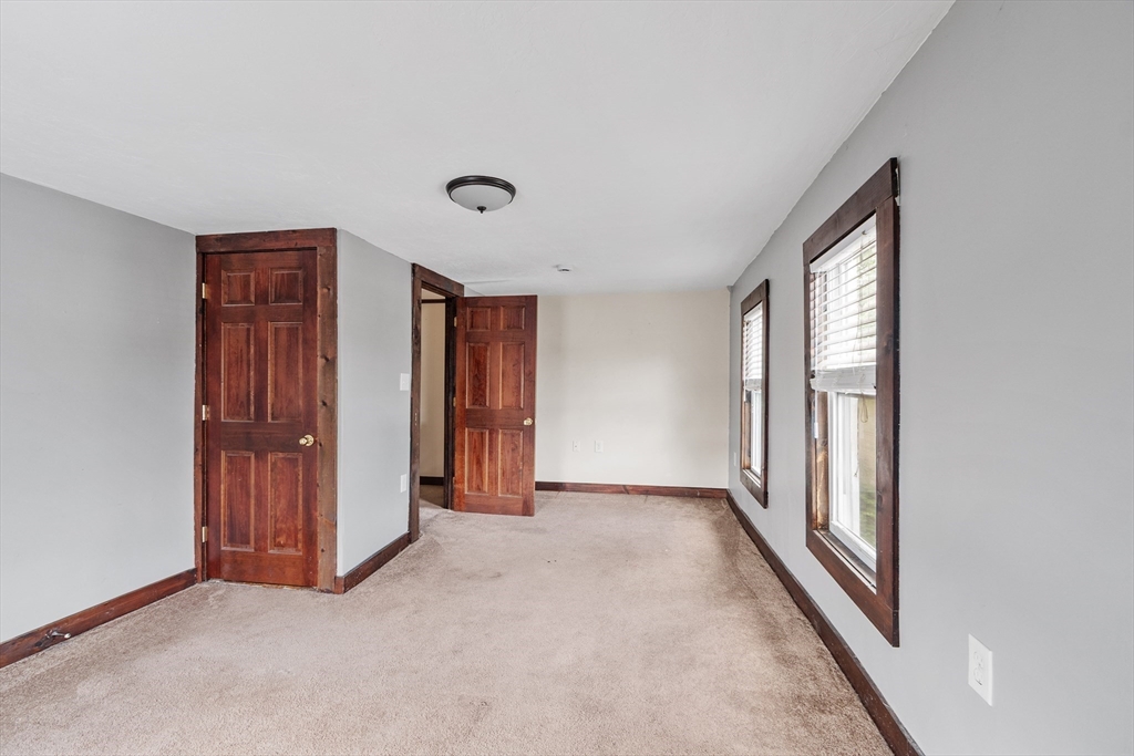 Stoneham, Massachusetts, 02180, United States, 4 Bedrooms Bedrooms, ,2 BathroomsBathrooms,Residential,For Sale,1898485