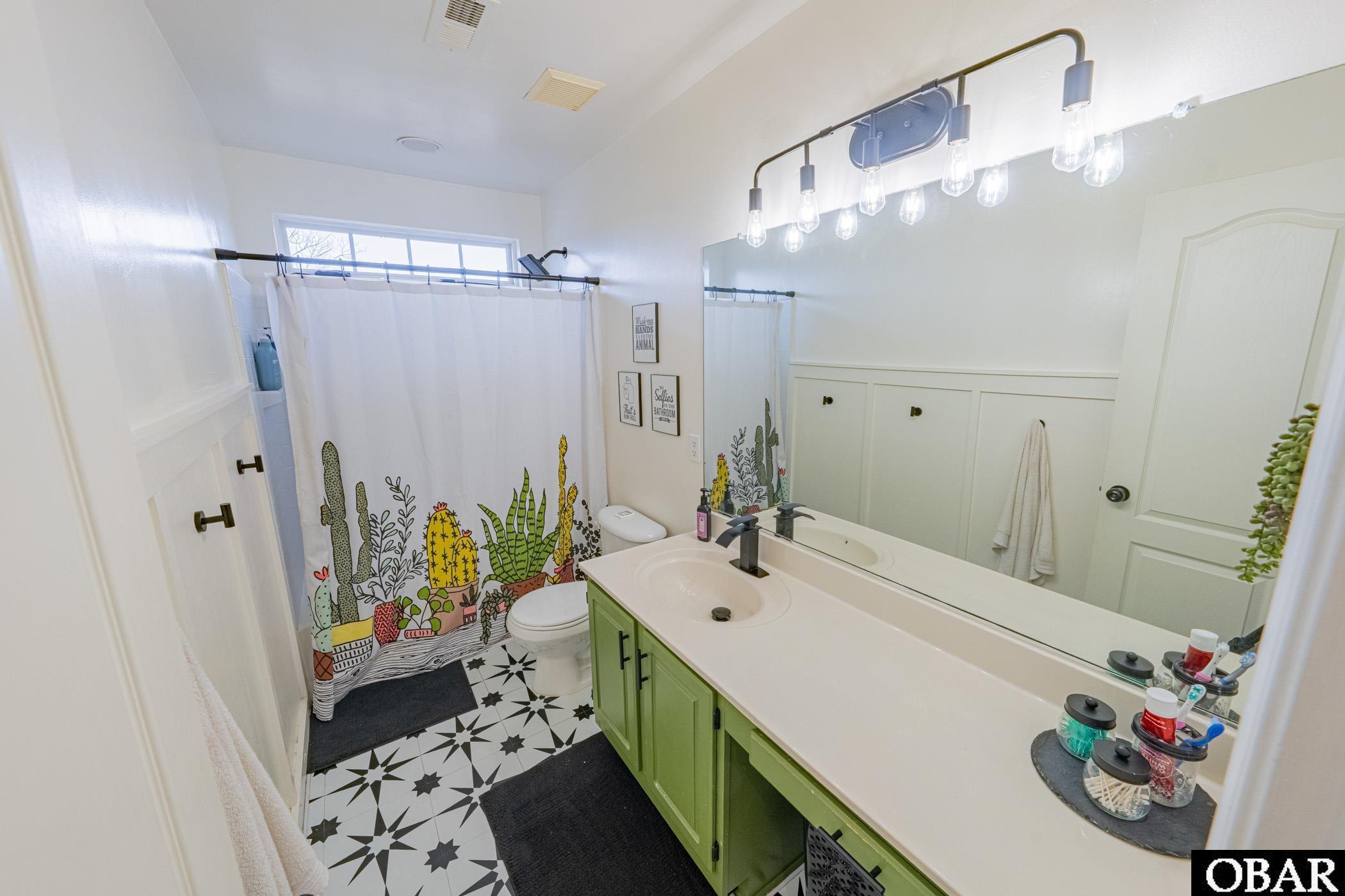 Moyock, North Carolina, 27958, United States, 6 Bedrooms Bedrooms, ,3 BathroomsBathrooms,Residential,For Sale,1997191