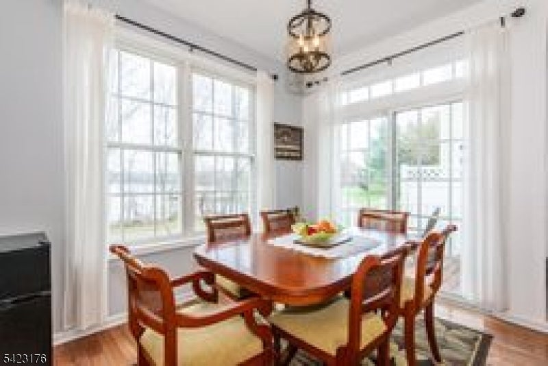 Wayne Twp., New Jersey, 07470, United States, 3 Bedrooms Bedrooms, ,3 BathroomsBathrooms,Residential,For Sale,2037003