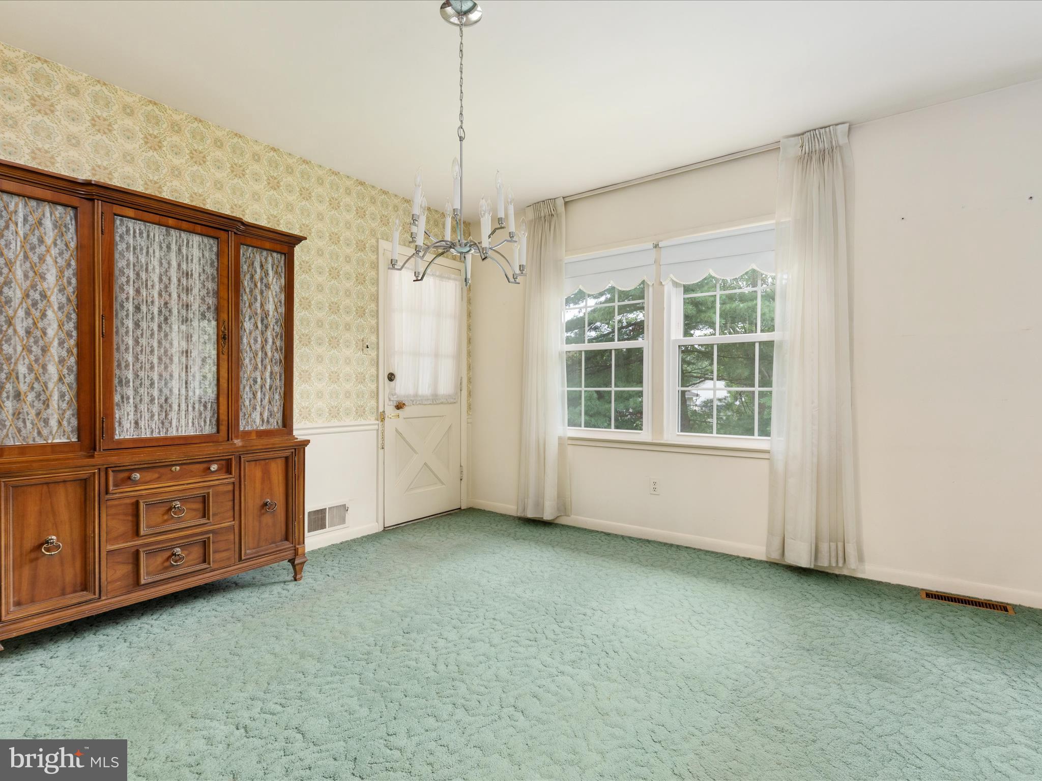 Falls Church, Virginia, 22043, United States, ,Residential,For Sale,1914114