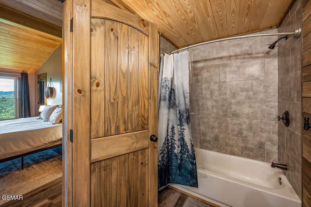 Sevierville, Tennessee, 37876, United States, 4 Bedrooms Bedrooms, ,6 BathroomsBathrooms,Residential,For Sale,2008845