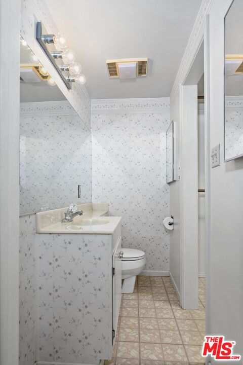 Los Angeles, California, 90056, United States, 2 Bedrooms Bedrooms, ,3 BathroomsBathrooms,Residential,For Sale,2001652