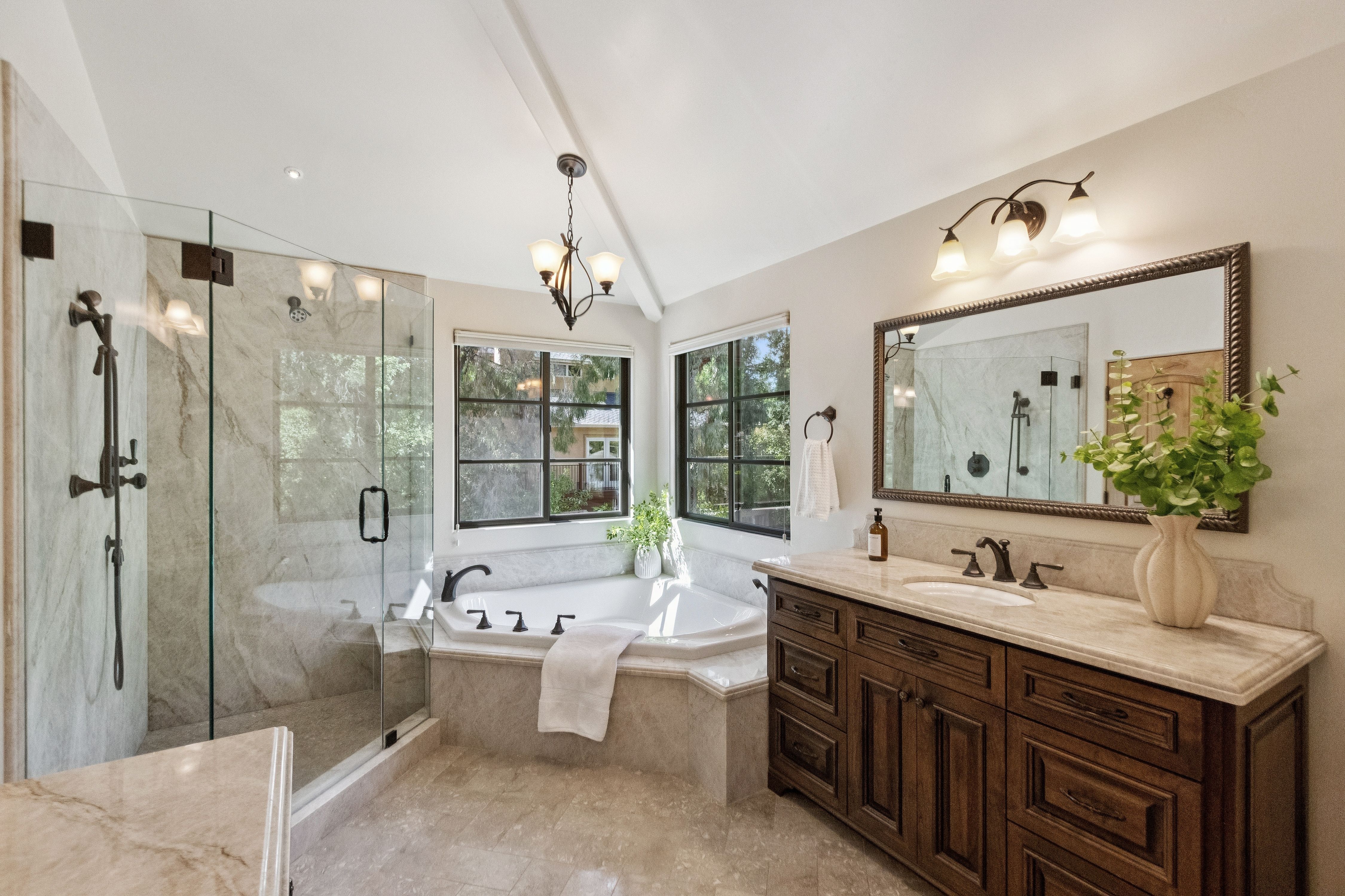  Mediterranean-Style Beauty with Garden Escape - 物件實景