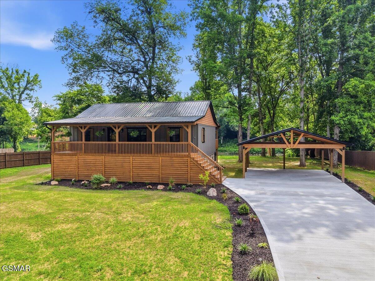 Newport, Tennessee, 37821, United States, 2 Bedrooms Bedrooms, ,2 BathroomsBathrooms,Residential,For Sale,2031504
