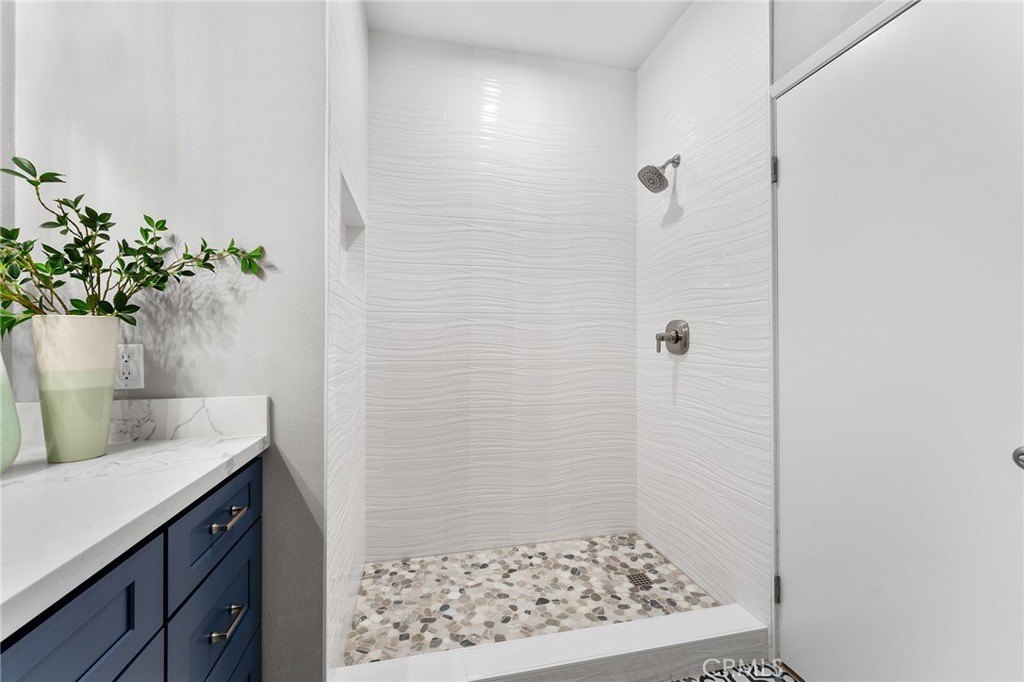 Ventura, California, 93001, United States, 2 Bedrooms Bedrooms, ,1 BathroomBathrooms,Residential,For Sale,1990388