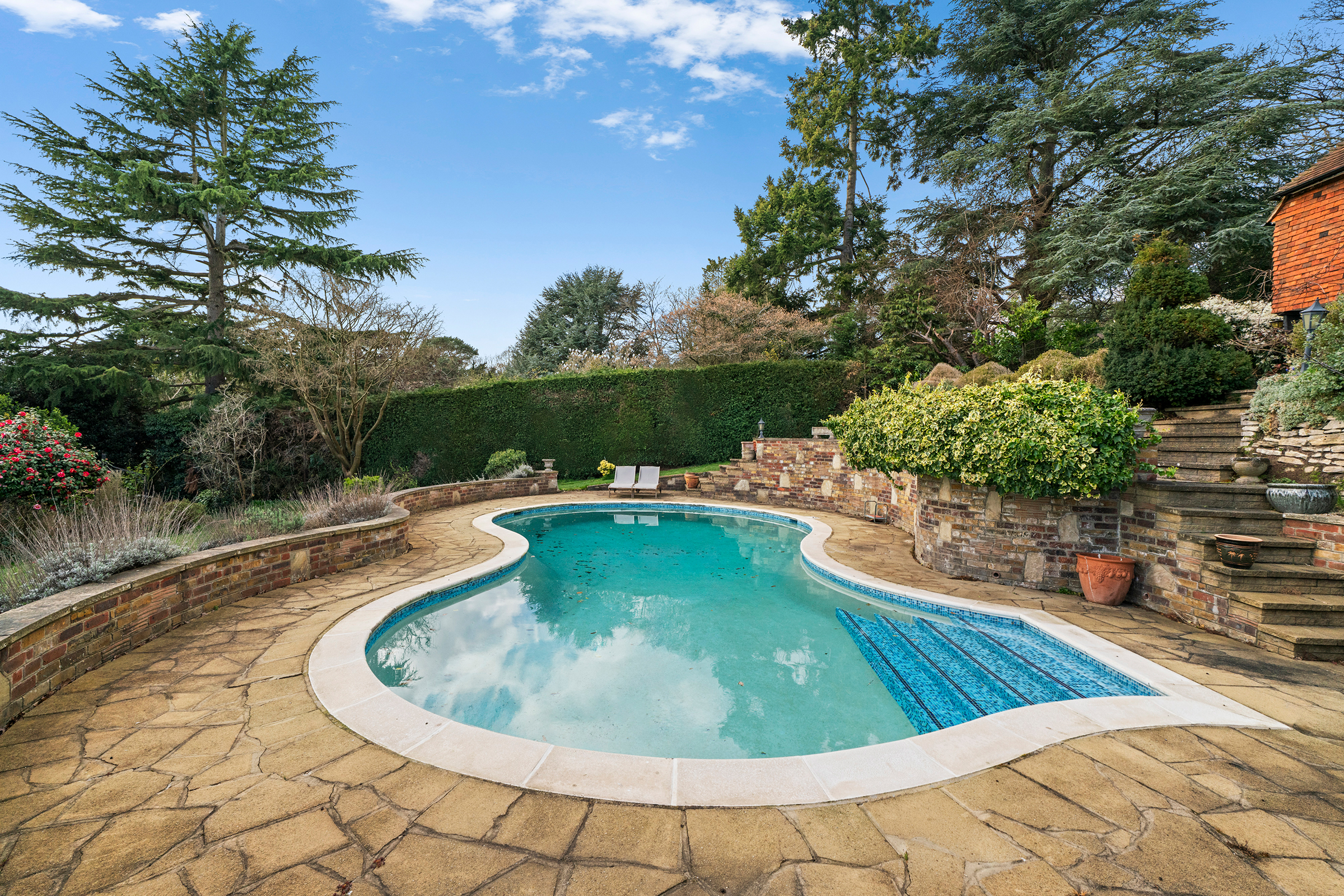 A Handsome House on One of Esher’s Most Coveted Private Roads - 物件實景