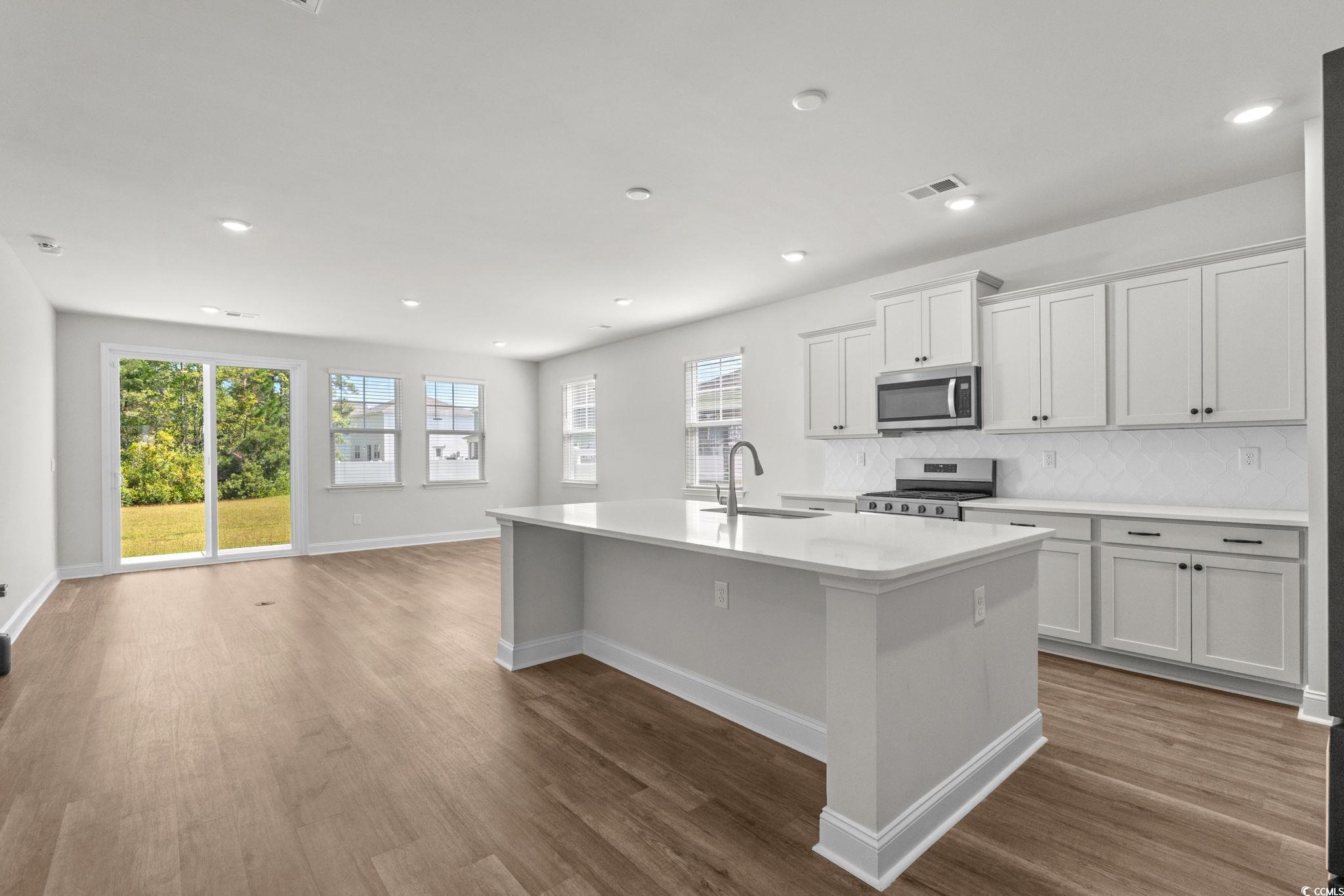 Myrtle Beach, South Carolina, 29579, United States, 5 Bedrooms Bedrooms, ,4 BathroomsBathrooms,Residential,For Sale,1960870