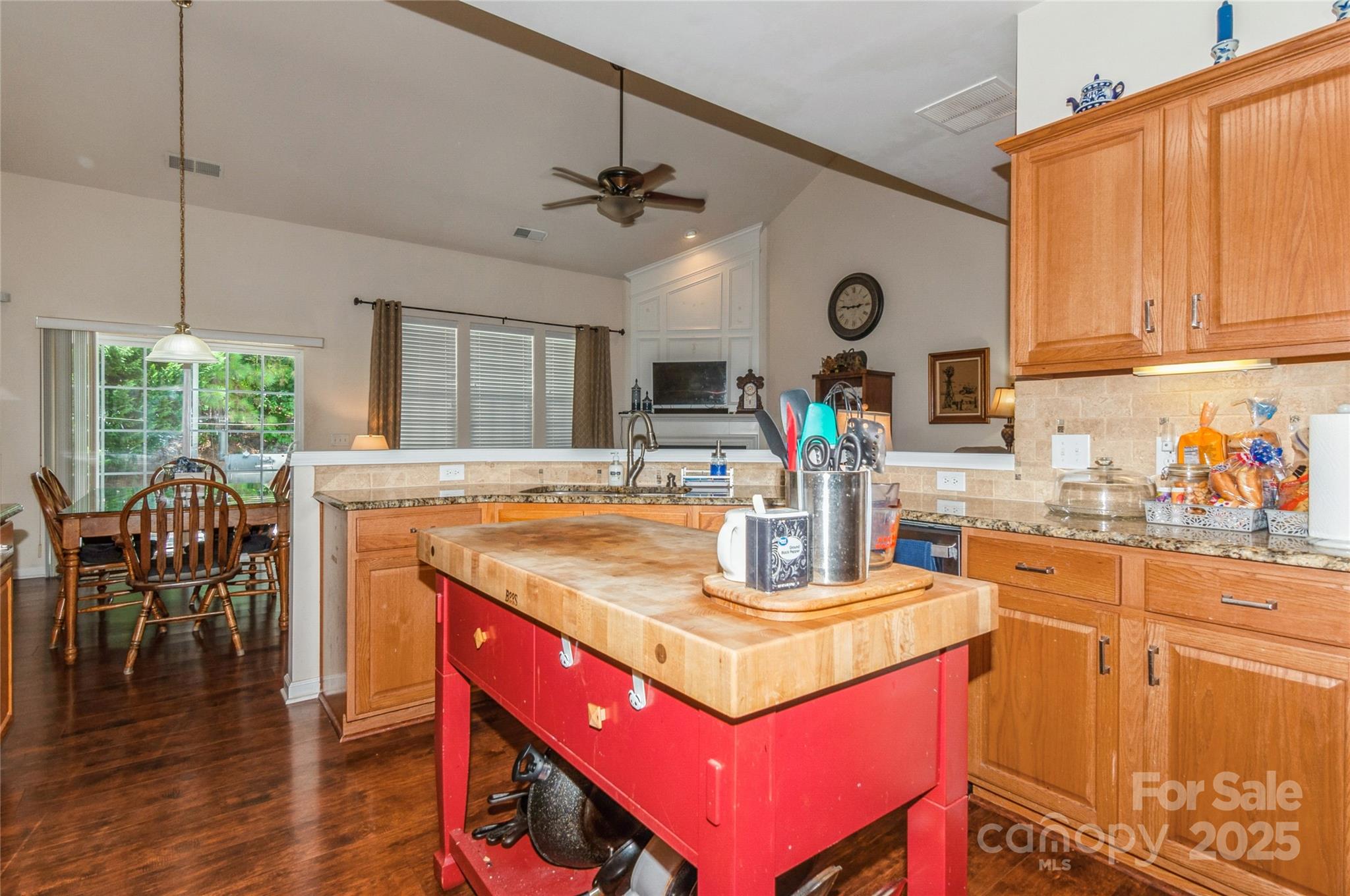 Cornelius, North Carolina, 28031, United States, 4 Bedrooms Bedrooms, ,3 BathroomsBathrooms,Residential,For Sale,1896609