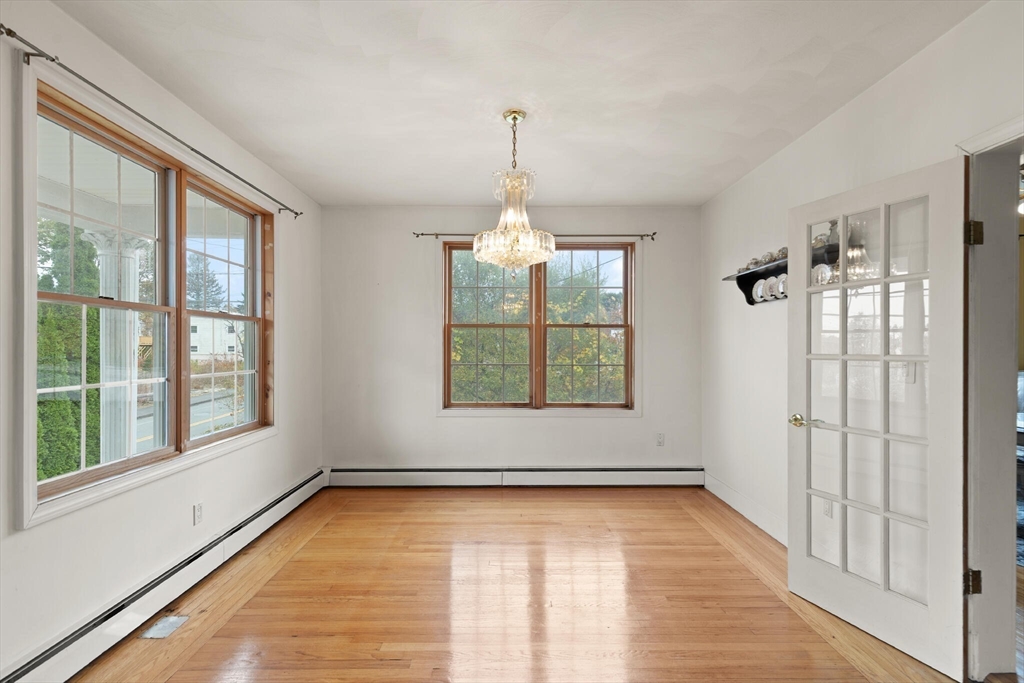 Salem, Massachusetts, 01970, United States, 3 Bedrooms Bedrooms, ,1 BathroomBathrooms,Residential,For Sale,1988229