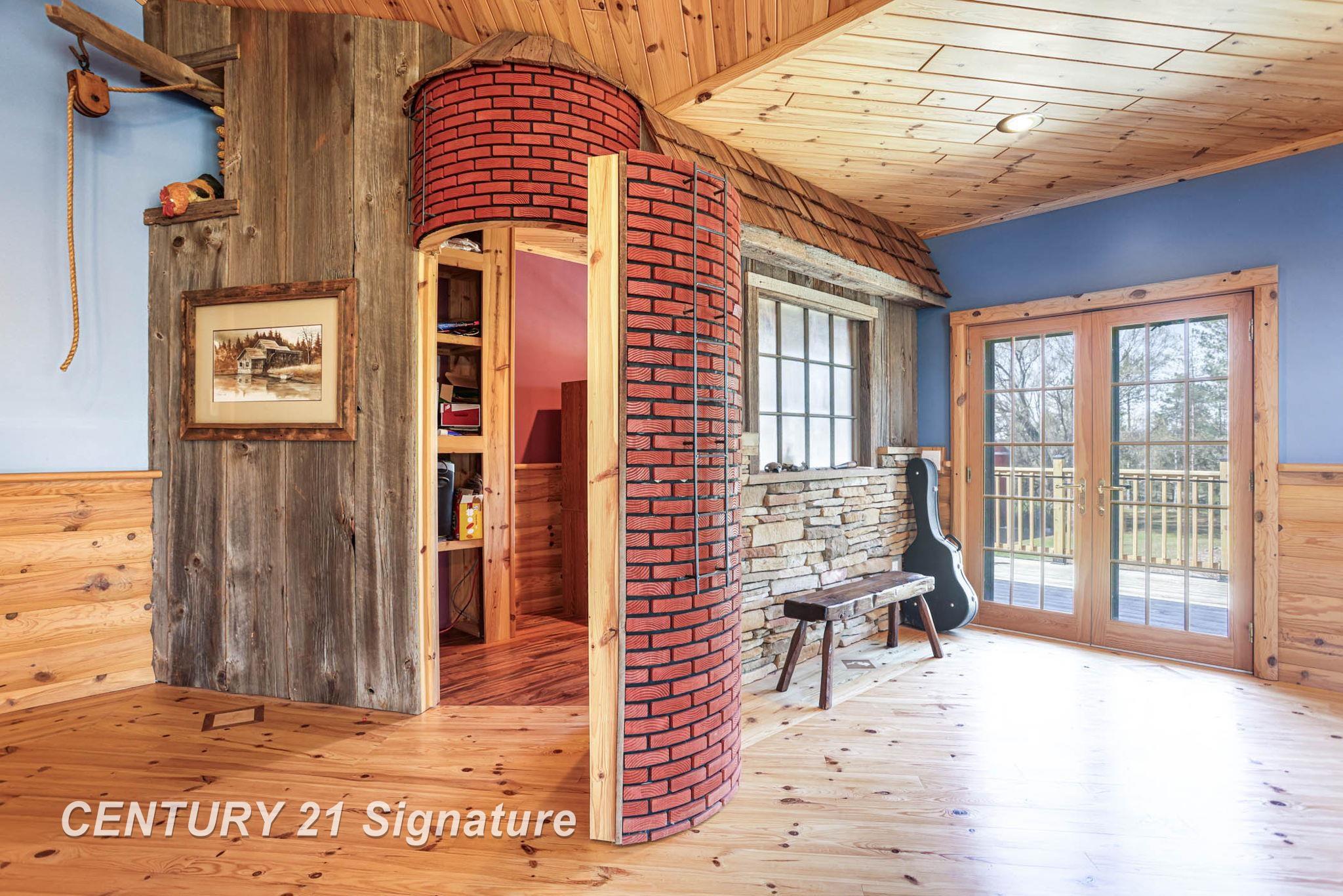 Hemlock, Michigan, 48626, United States, 6 Bedrooms Bedrooms, ,5 BathroomsBathrooms,Residential,For Sale,1984080