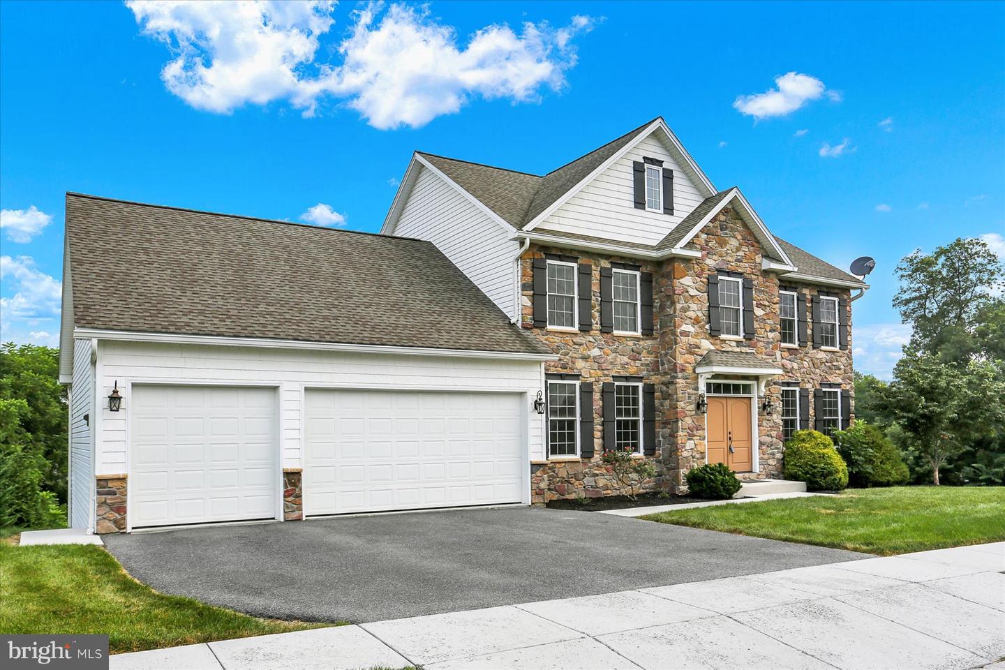 Mechanicsburg, Pennsylvania, 17050, United States, 5 Bedrooms Bedrooms, ,5 BathroomsBathrooms,Residential,For Sale,1910880
