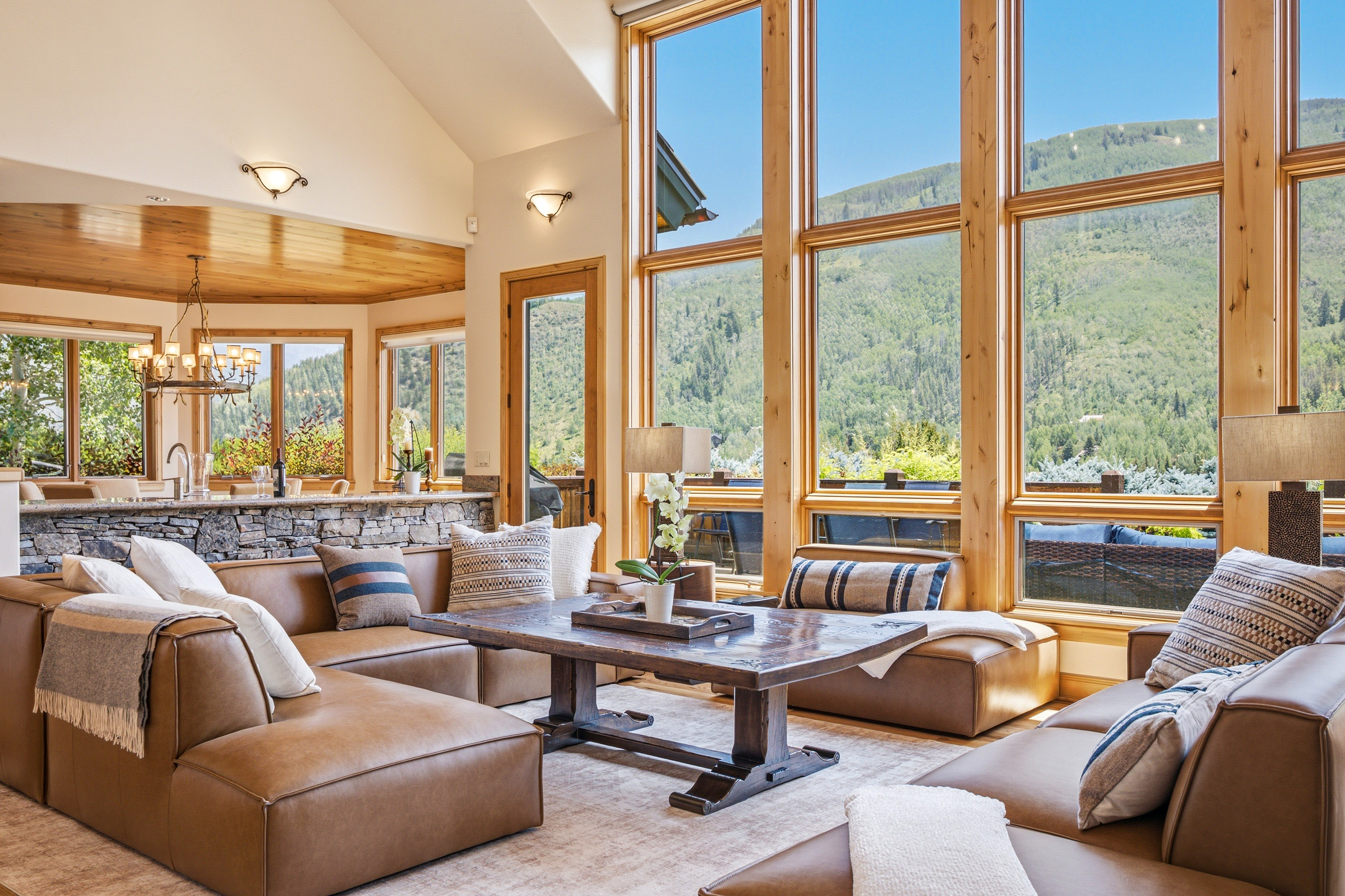  Custom-built, Single-family Home in the Exclusive Grand Traverse Neighborhood - 物件實景