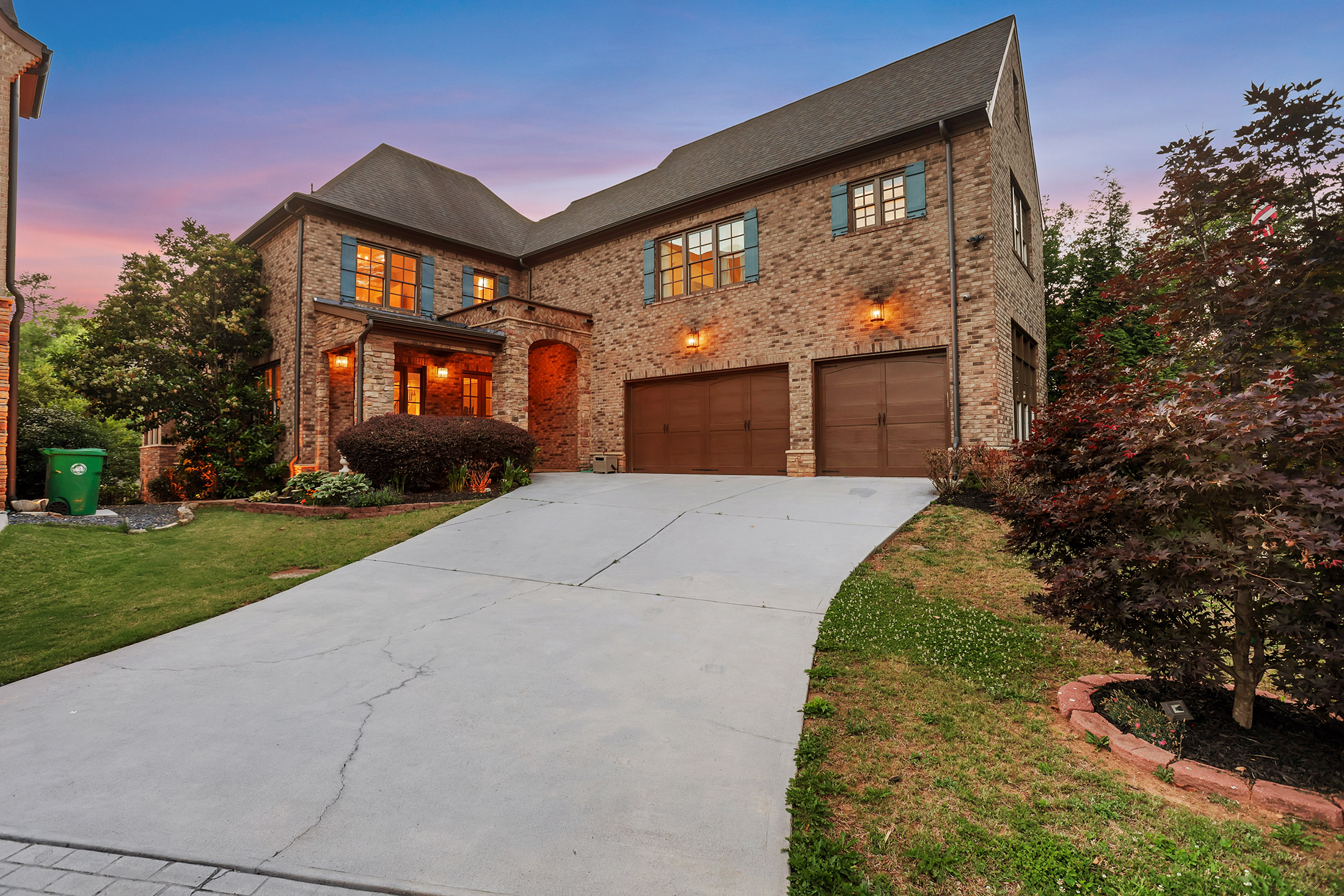  Sophisticated Brick Residence in Coveted Brookhaven Location - 物件實景