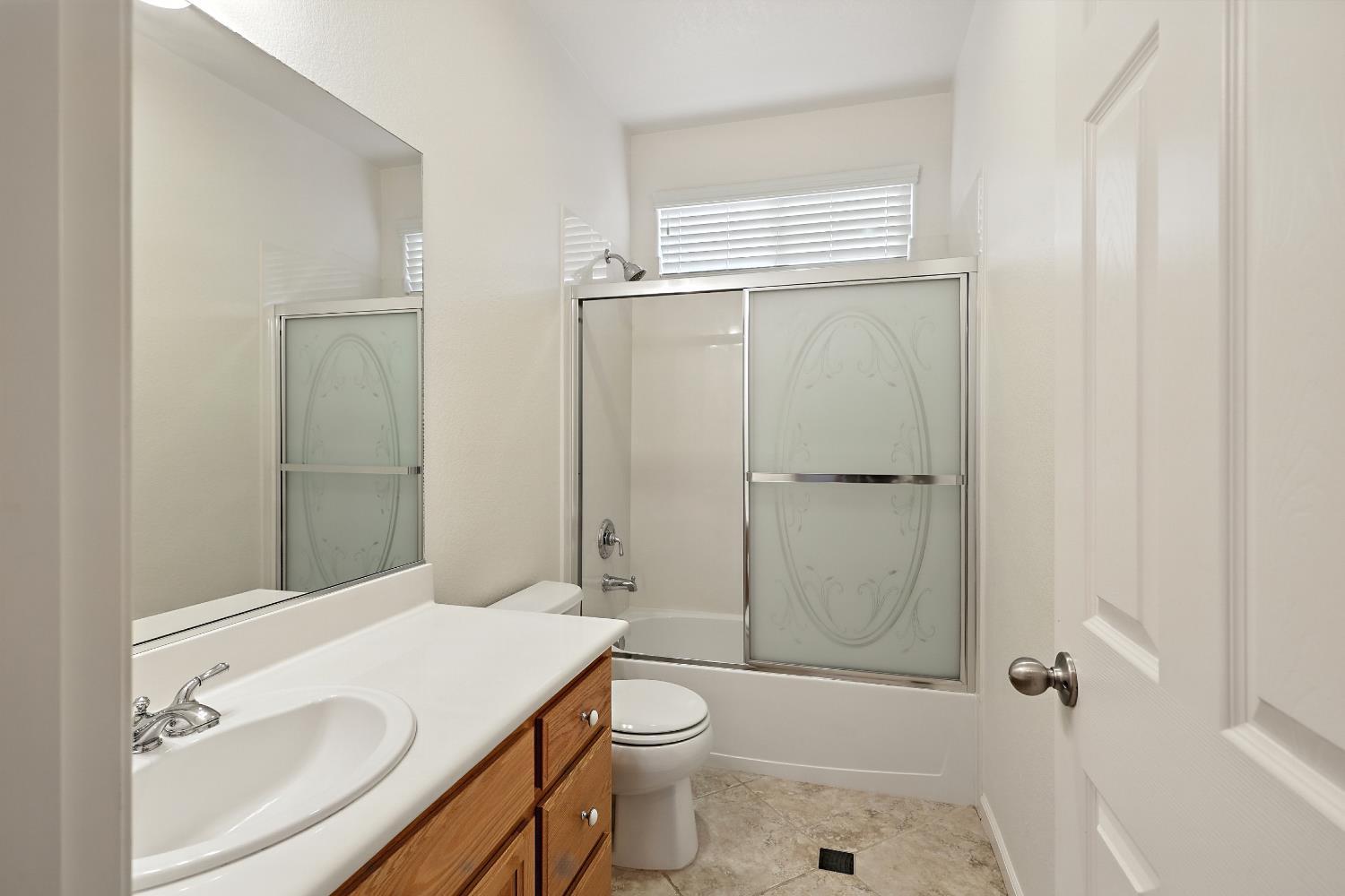 Chowchilla, California, 93610, United States, 5 Bedrooms Bedrooms, ,4 BathroomsBathrooms,Residential,For Sale,2009956