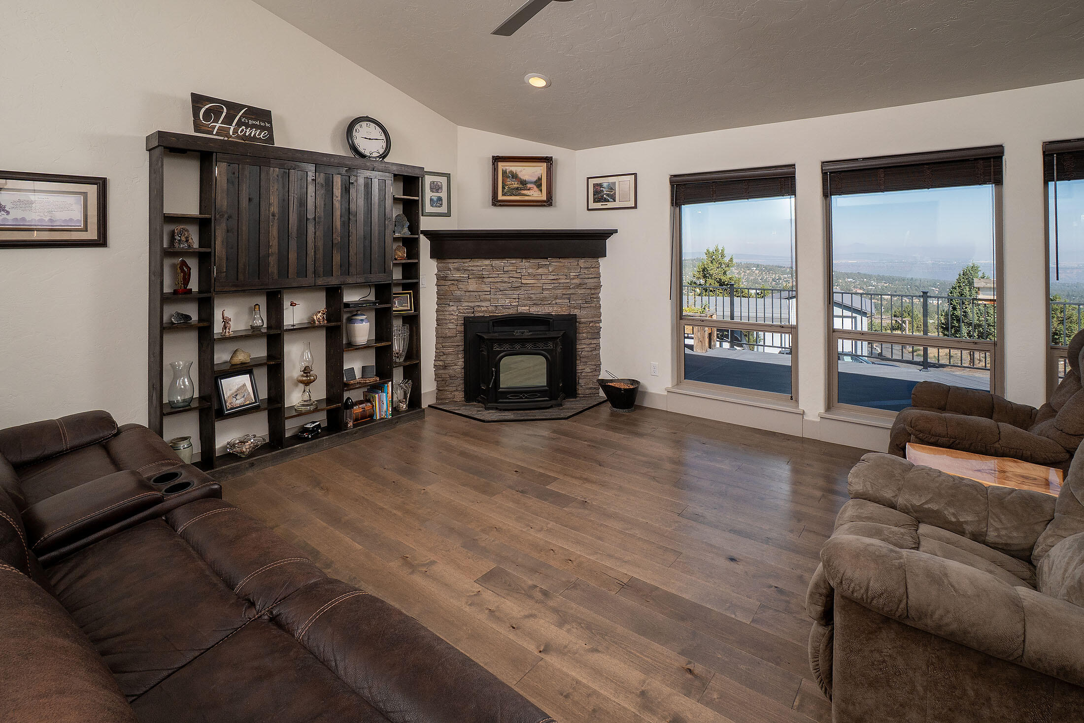 Prineville, Oregon, 97754, United States, 3 Bedrooms Bedrooms, ,2 BathroomsBathrooms,Residential,For Sale,1903608