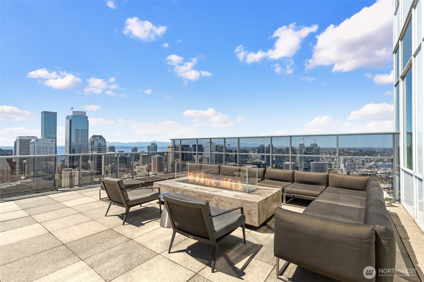 Seattle, Washington, 98101, United States, 2 Bedrooms Bedrooms, ,1 BathroomBathrooms,Residential,For Sale,1897094