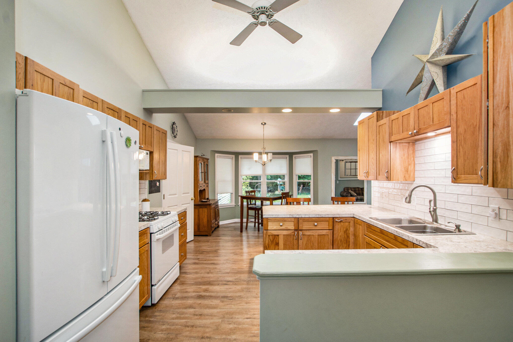 Grand Haven, Michigan, 49417, United States, 5 Bedrooms Bedrooms, ,5 BathroomsBathrooms,Residential,For Sale,1940332